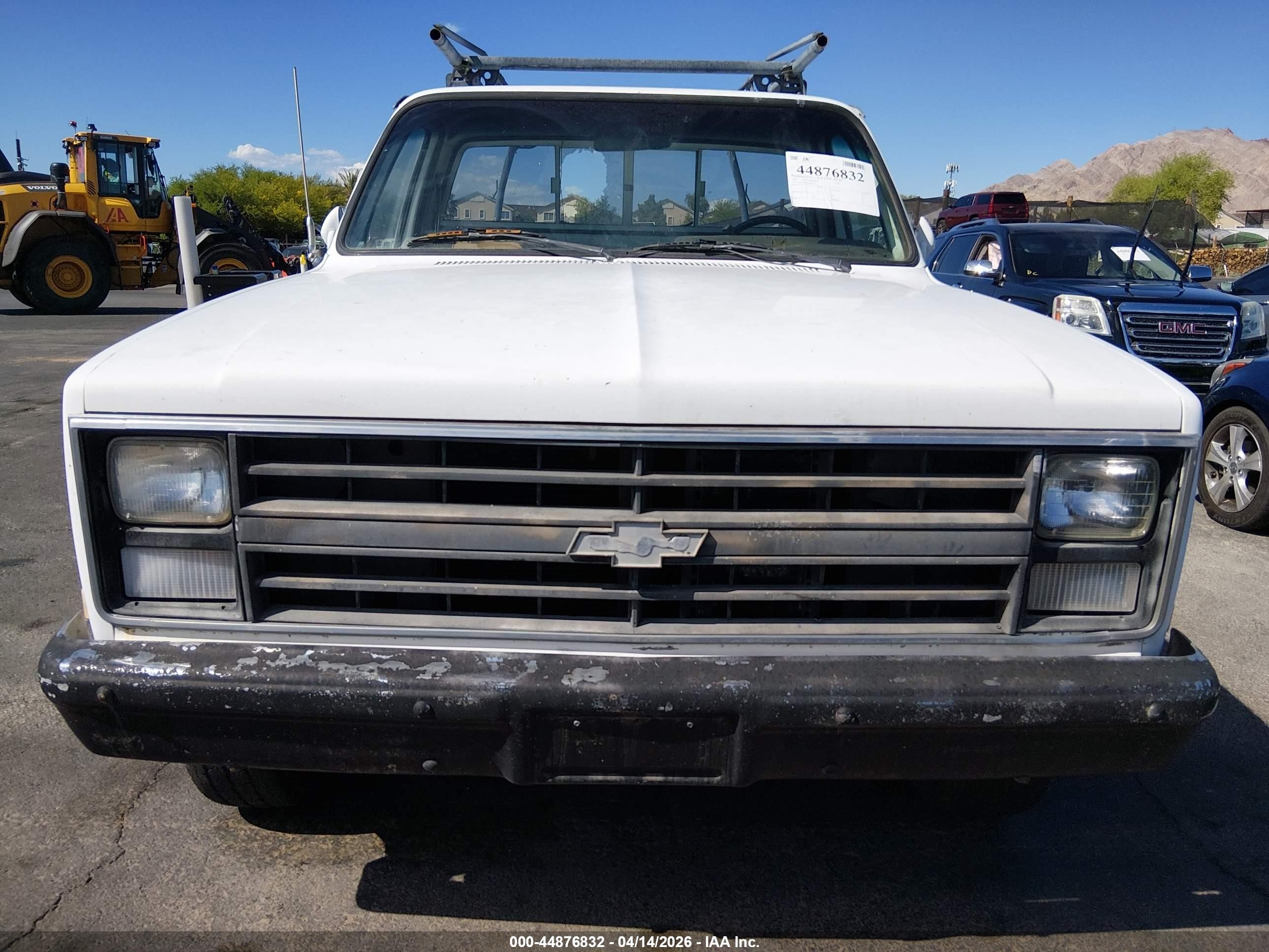 1985 Chevrolet C20   Белый vin: 1GCFC24H6FF446303