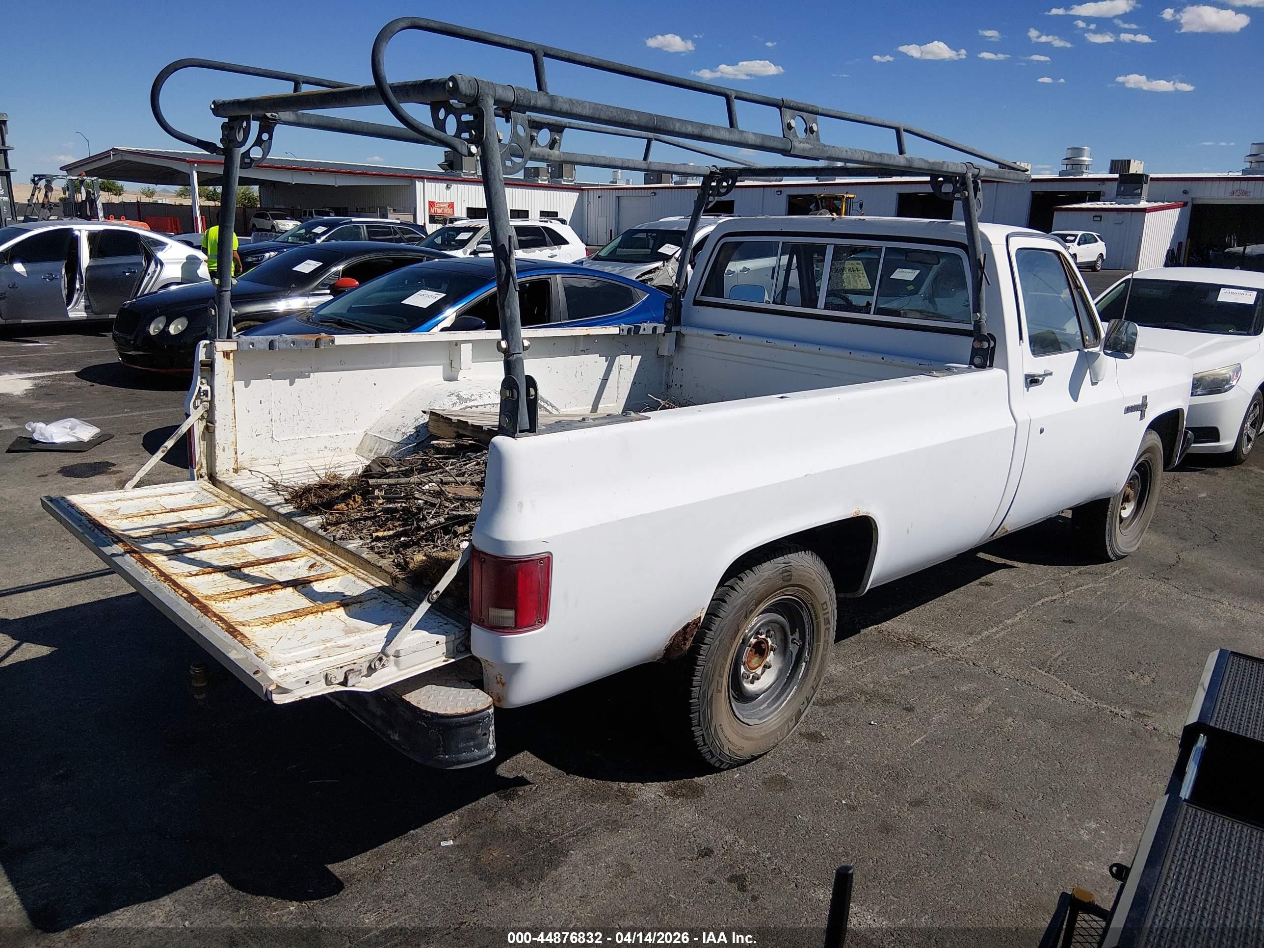 1985 Chevrolet C20   Белый vin: 1GCFC24H6FF446303