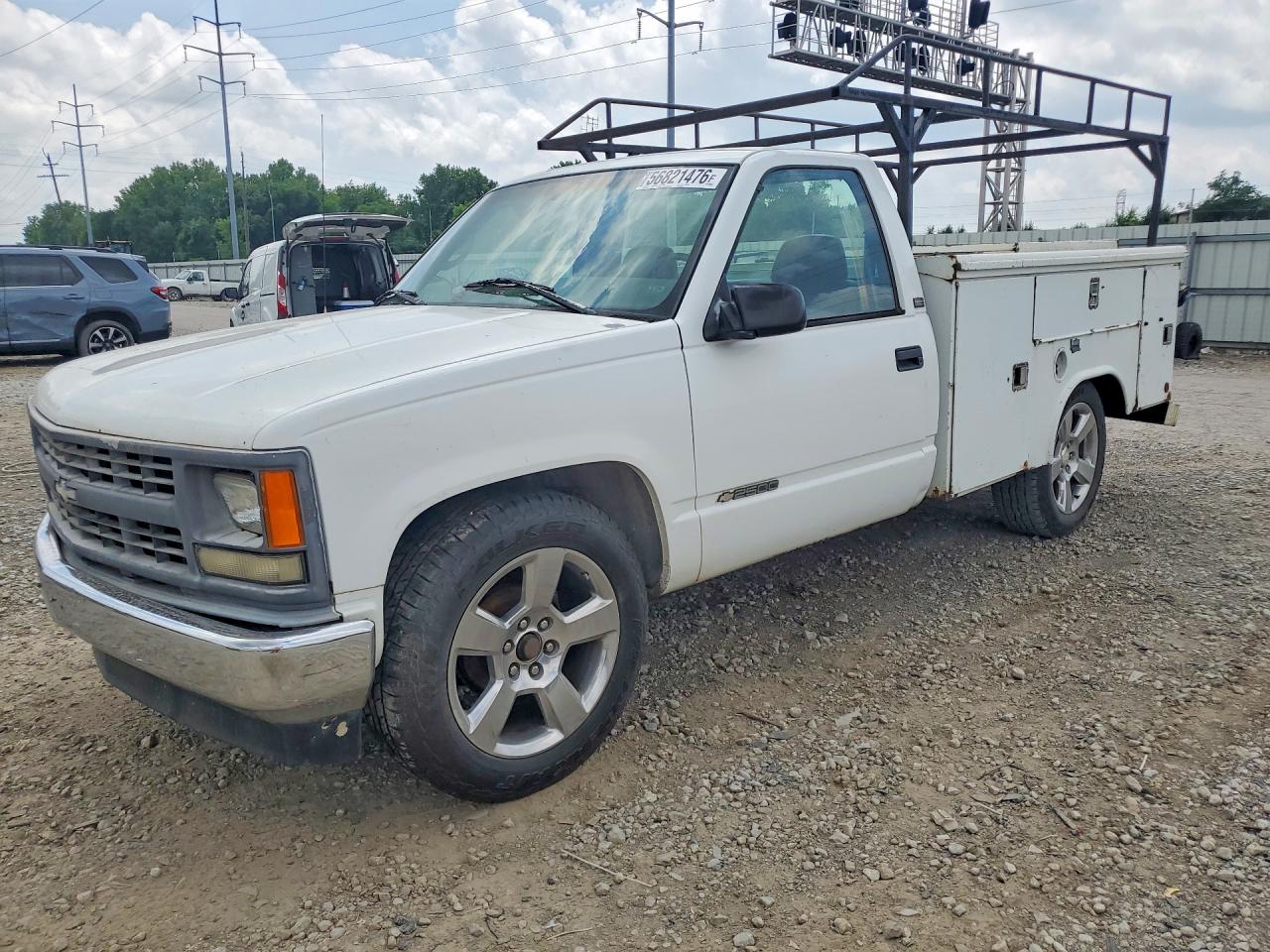 1995 Chev Silverado White vin: 1GCFC24H9SE283839