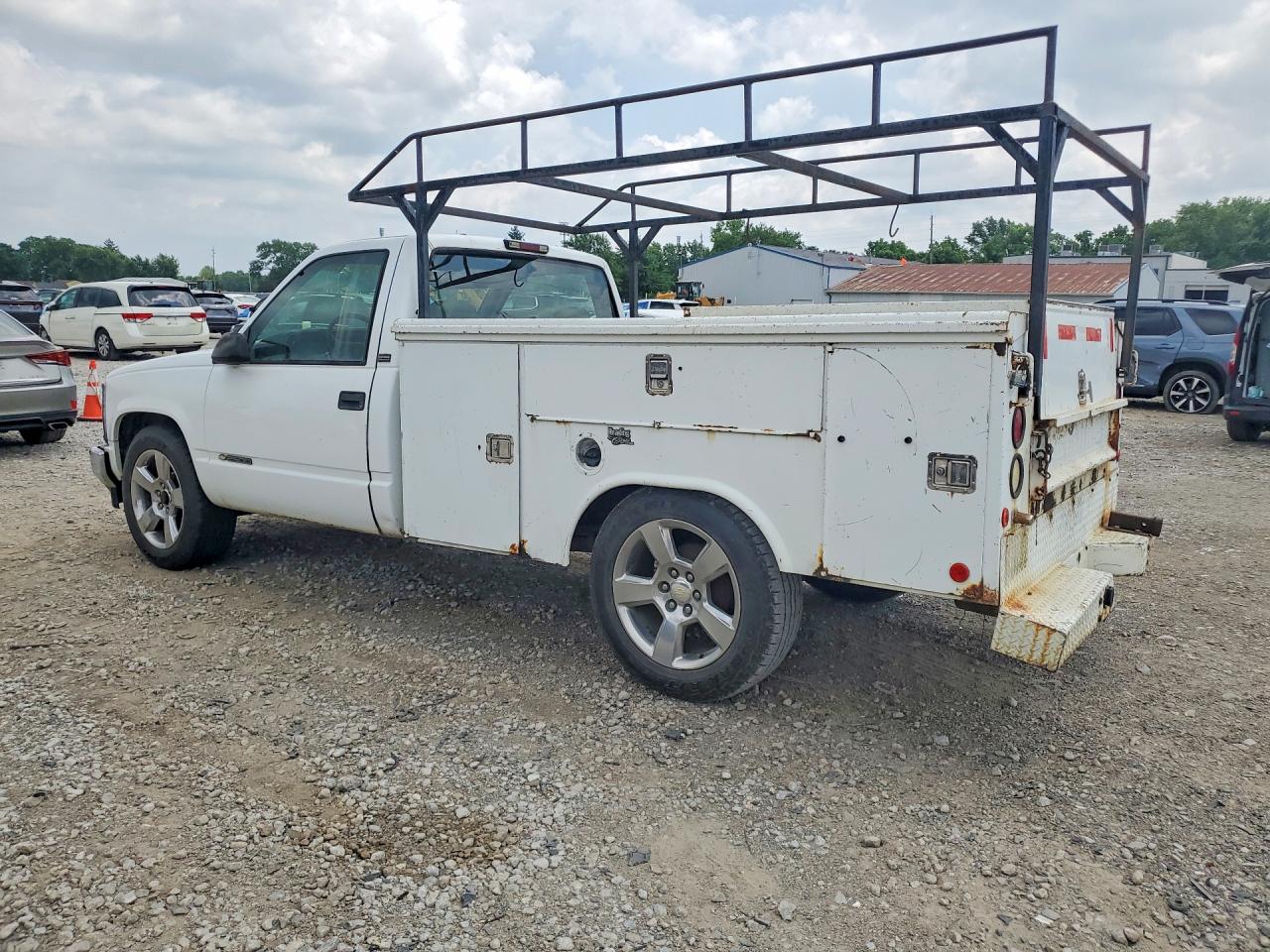 1995 Chev Silverado White vin: 1GCFC24H9SE283839
