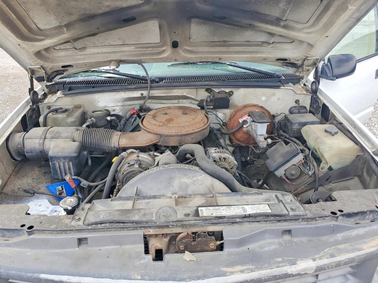1995 Chev Silverado White vin: 1GCFC24H9SE283839