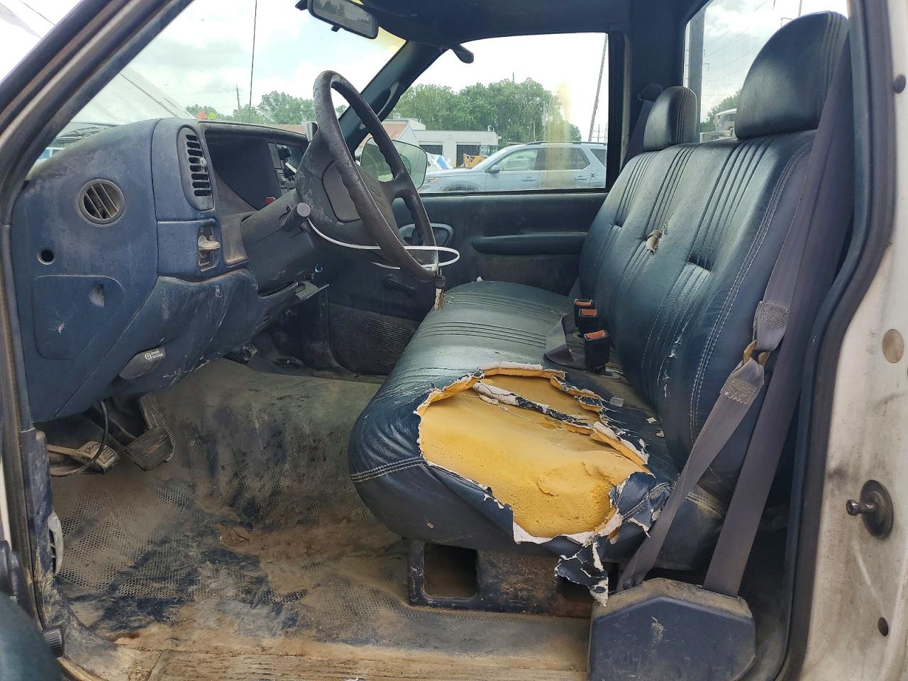 1995 Chev Silverado White vin: 1GCFC24H9SE283839