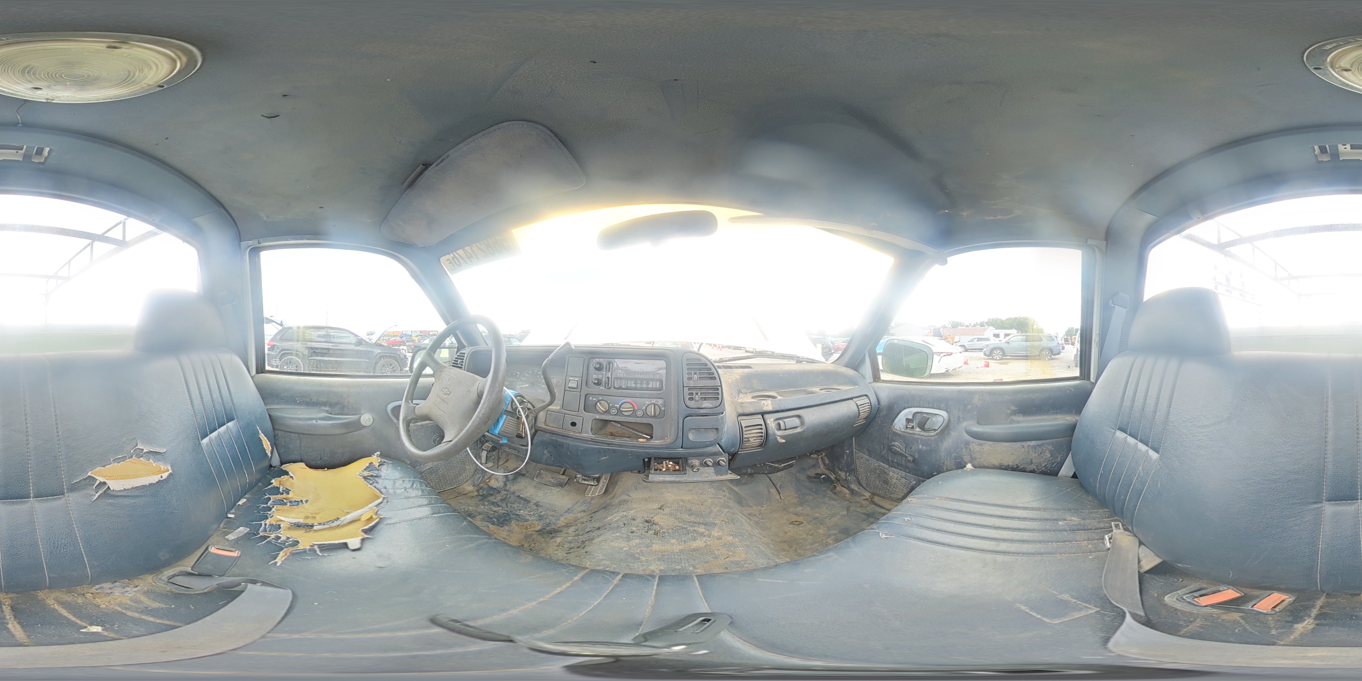 1995 Chev Silverado White vin: 1GCFC24H9SE283839