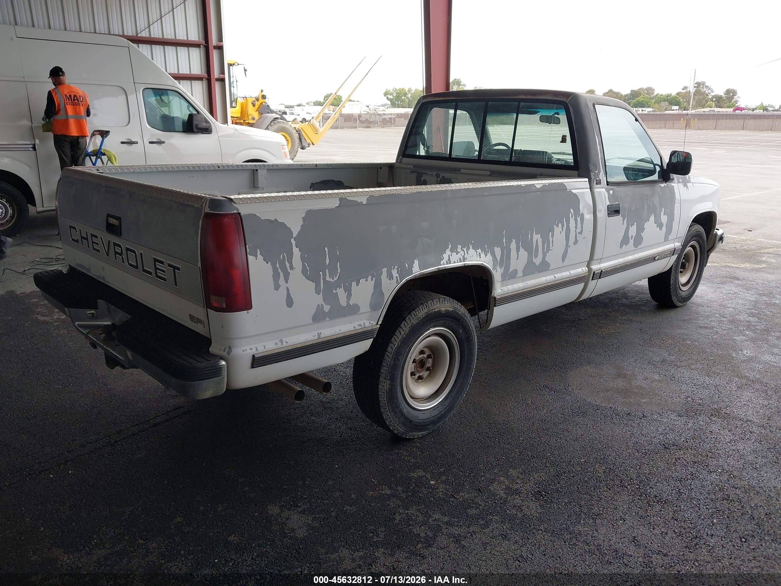 1989 Chevrolet Gmt-400 C2500 White vin: 1GCFC24K4KE122150