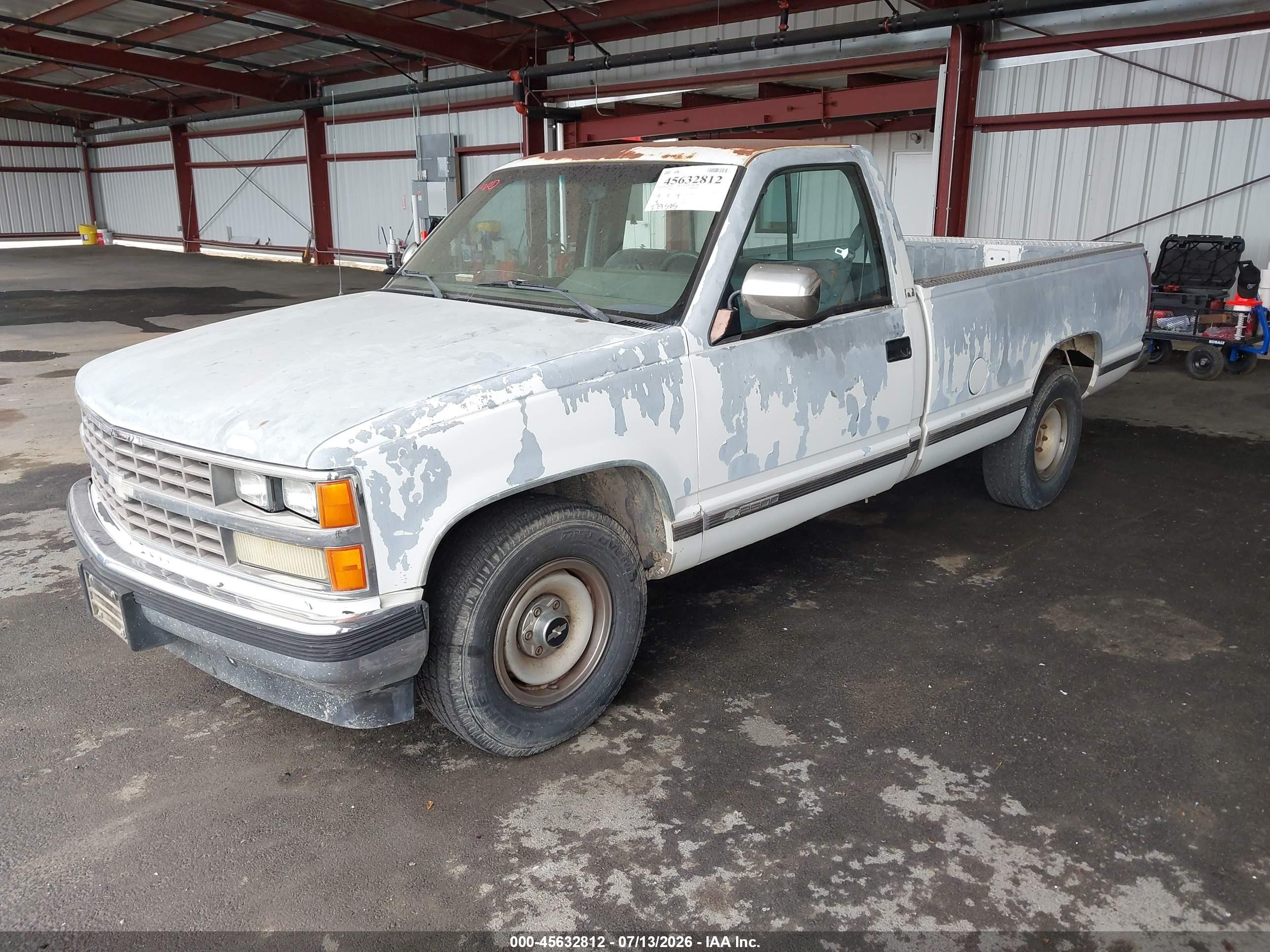 1989 Chevrolet Gmt-400 C2500 White vin: 1GCFC24K4KE122150