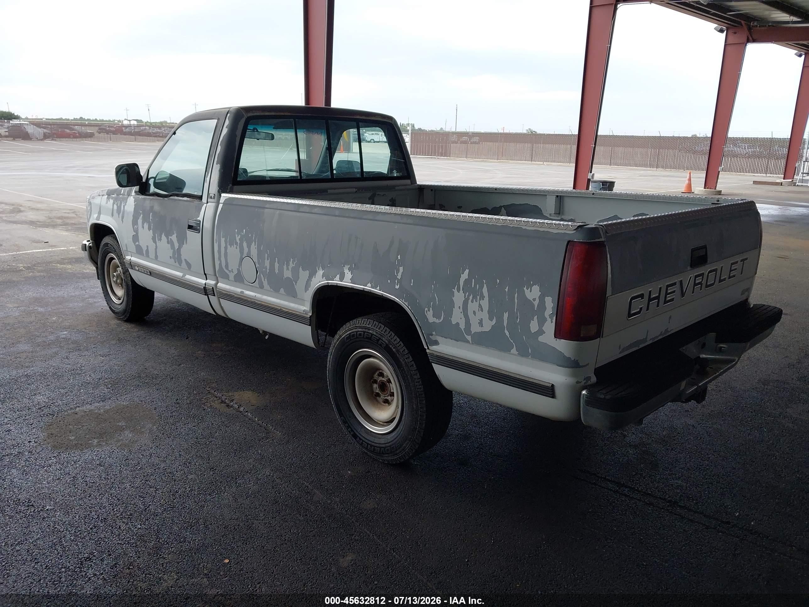 1989 Chevrolet Gmt-400 C2500 White vin: 1GCFC24K4KE122150