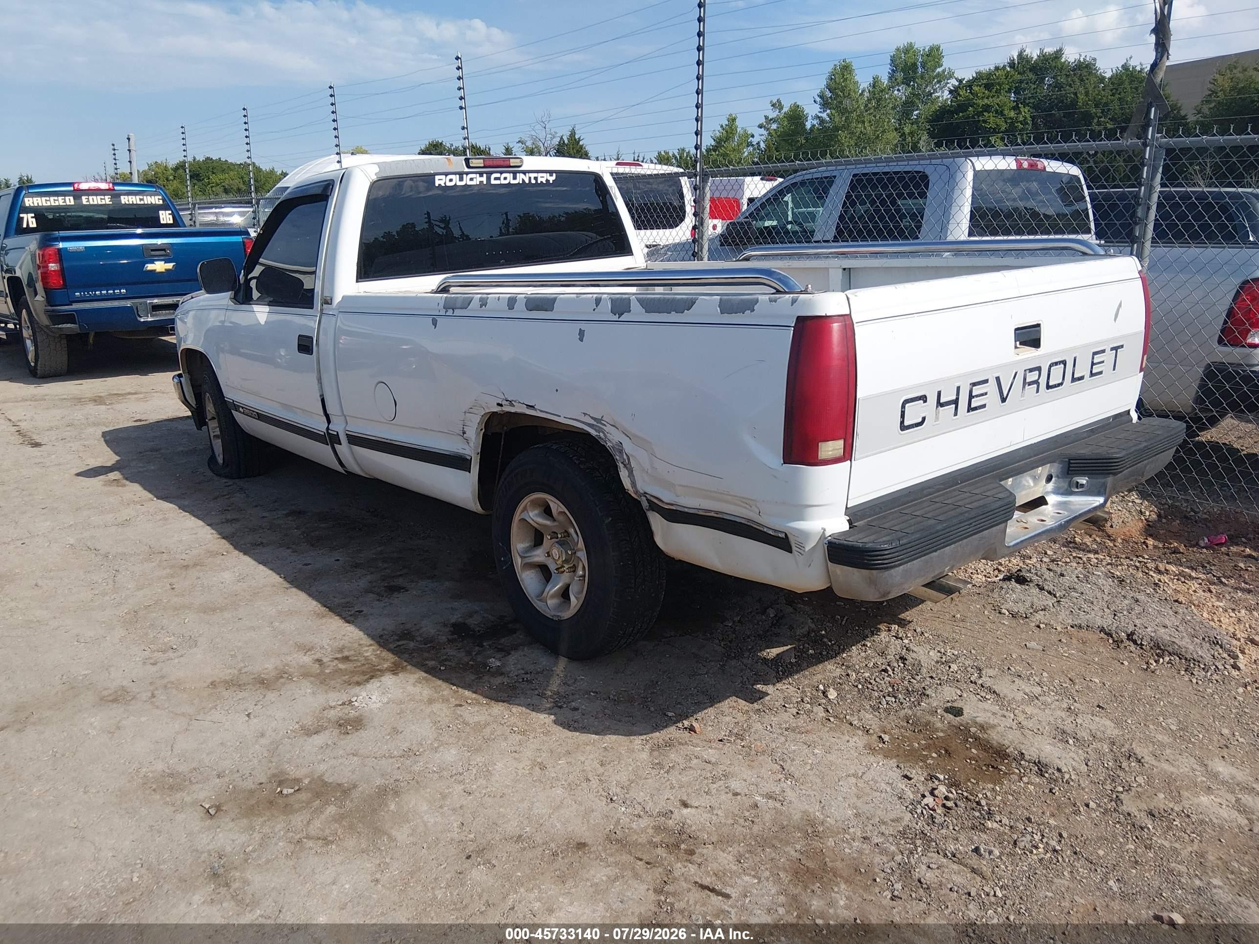 1994 Chevrolet Gmt-400 C2500 White vin: 1GCFC24K5RZ284047