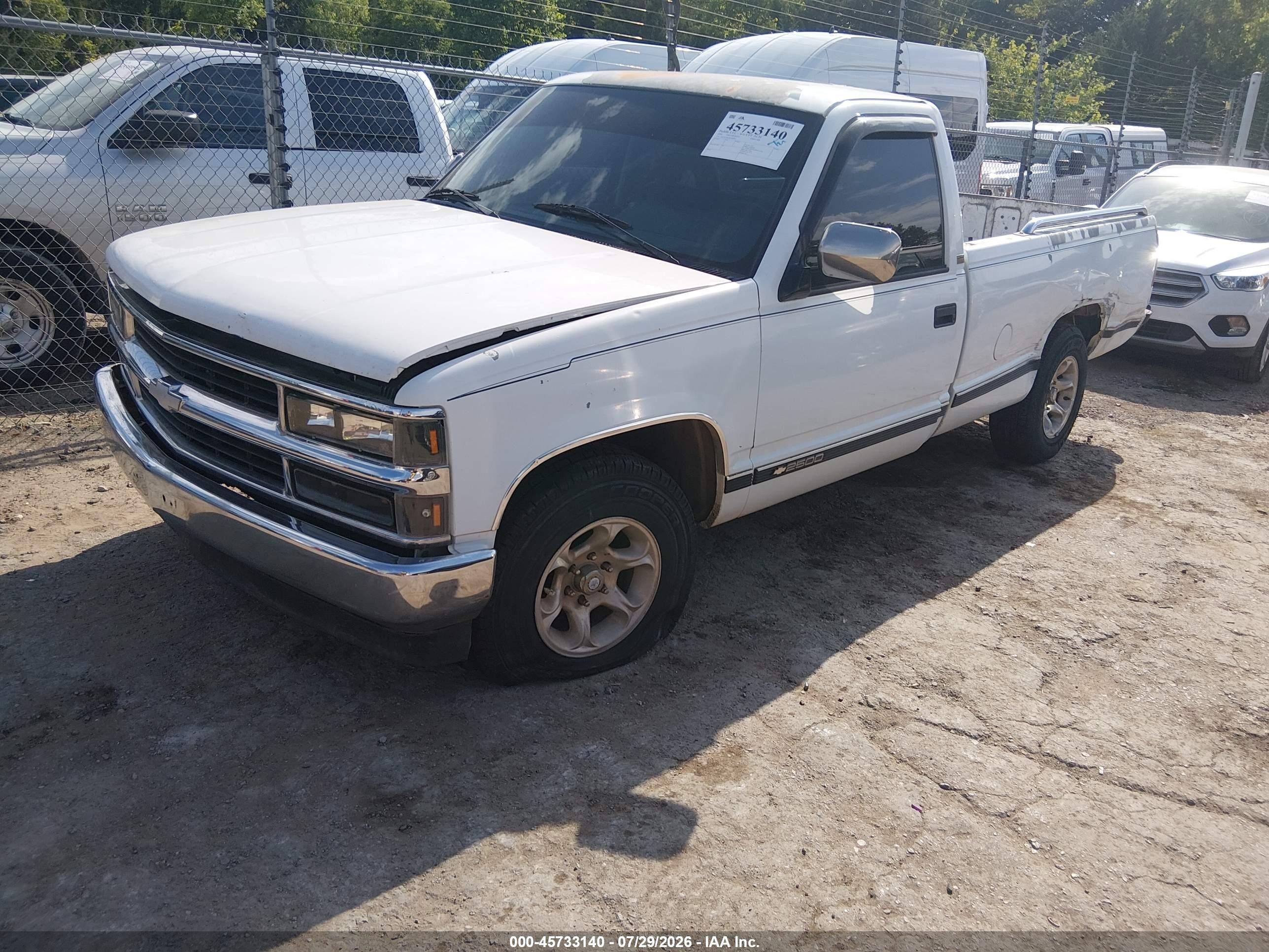 1994 Chevrolet Gmt-400 C2500 White vin: 1GCFC24K5RZ284047
