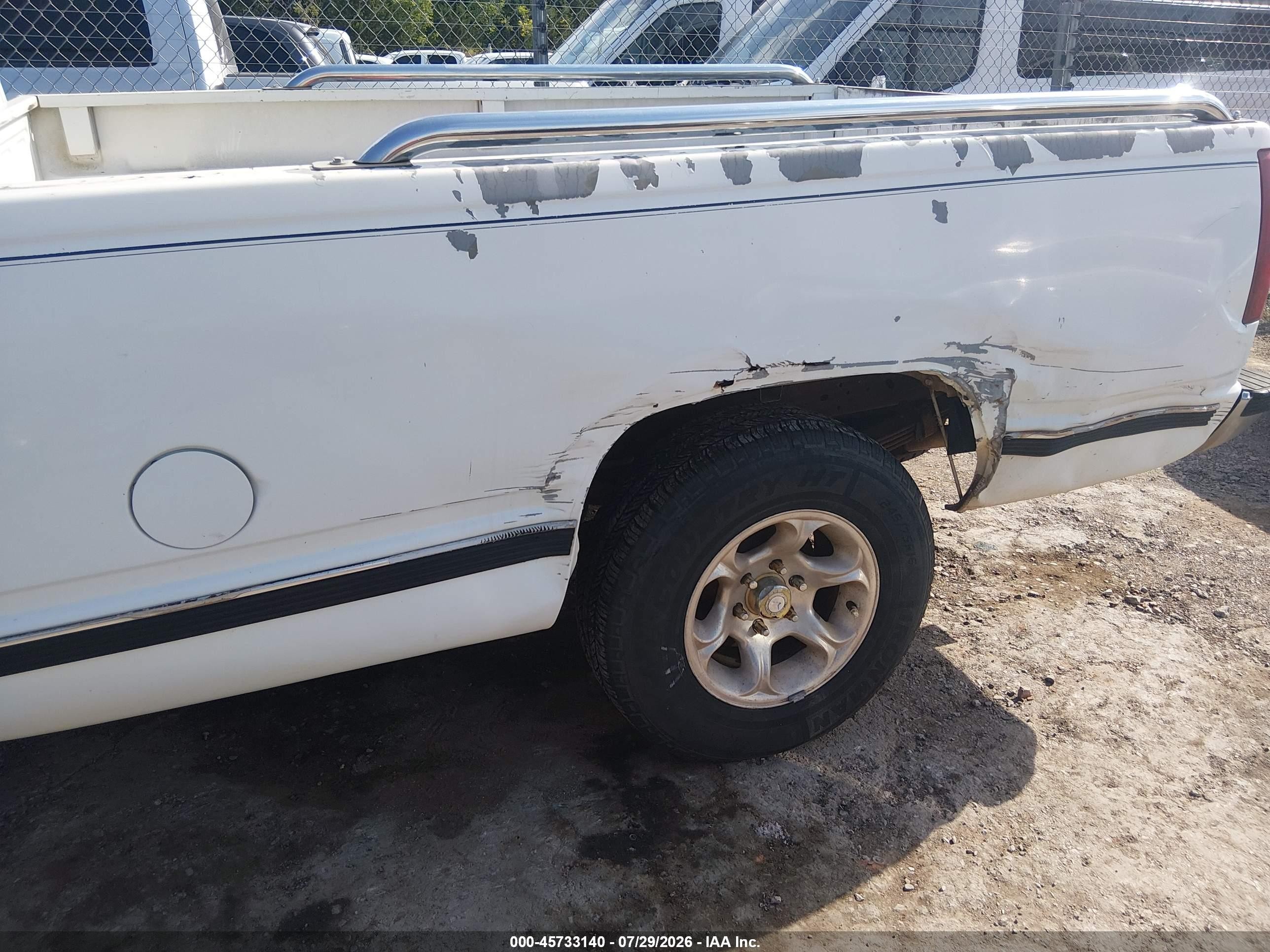 1994 Chevrolet Gmt-400 C2500 White vin: 1GCFC24K5RZ284047