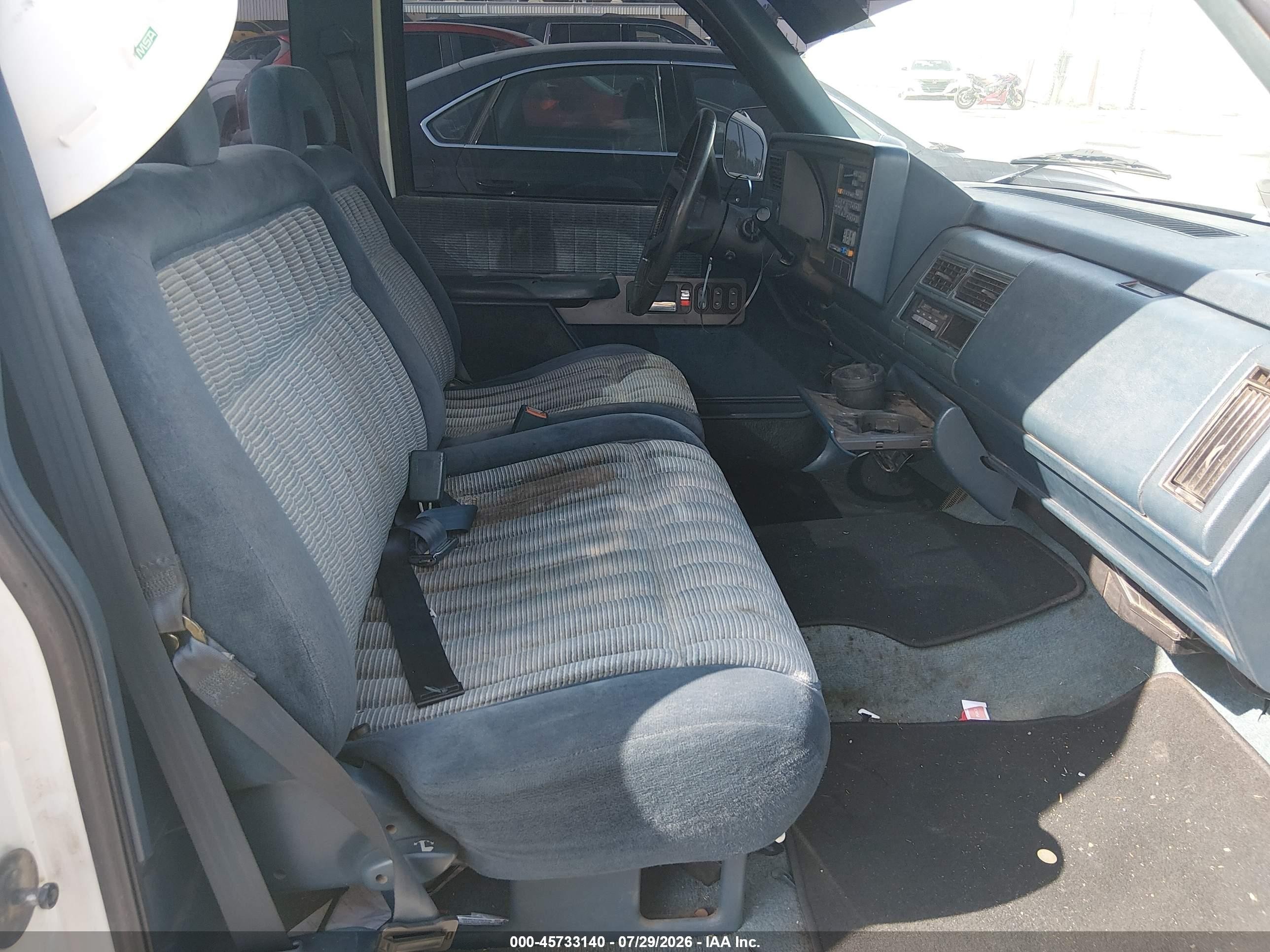 1994 Chevrolet Gmt-400 C2500 White vin: 1GCFC24K5RZ284047
