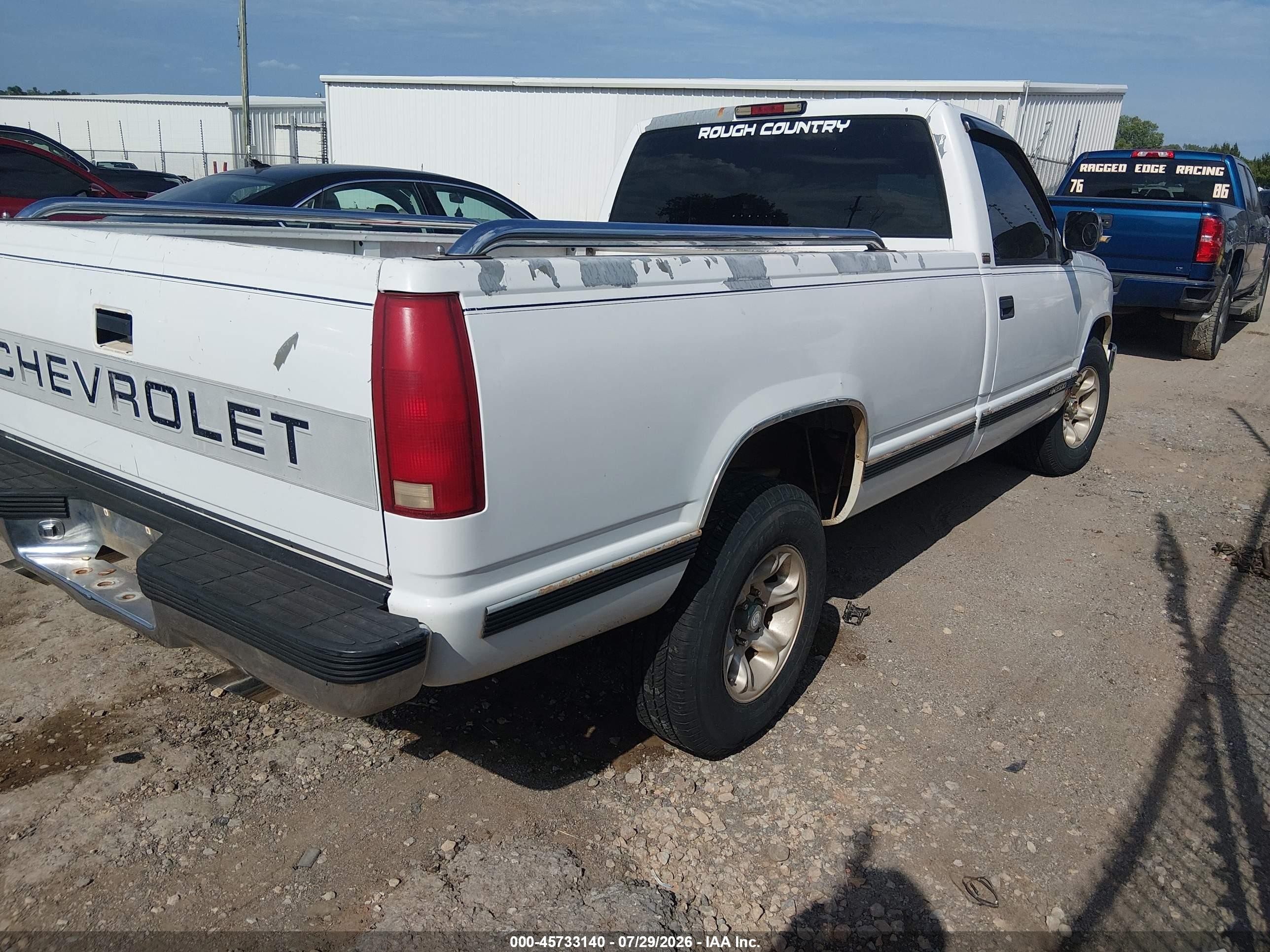 1994 Chevrolet Gmt-400 C2500 White vin: 1GCFC24K5RZ284047