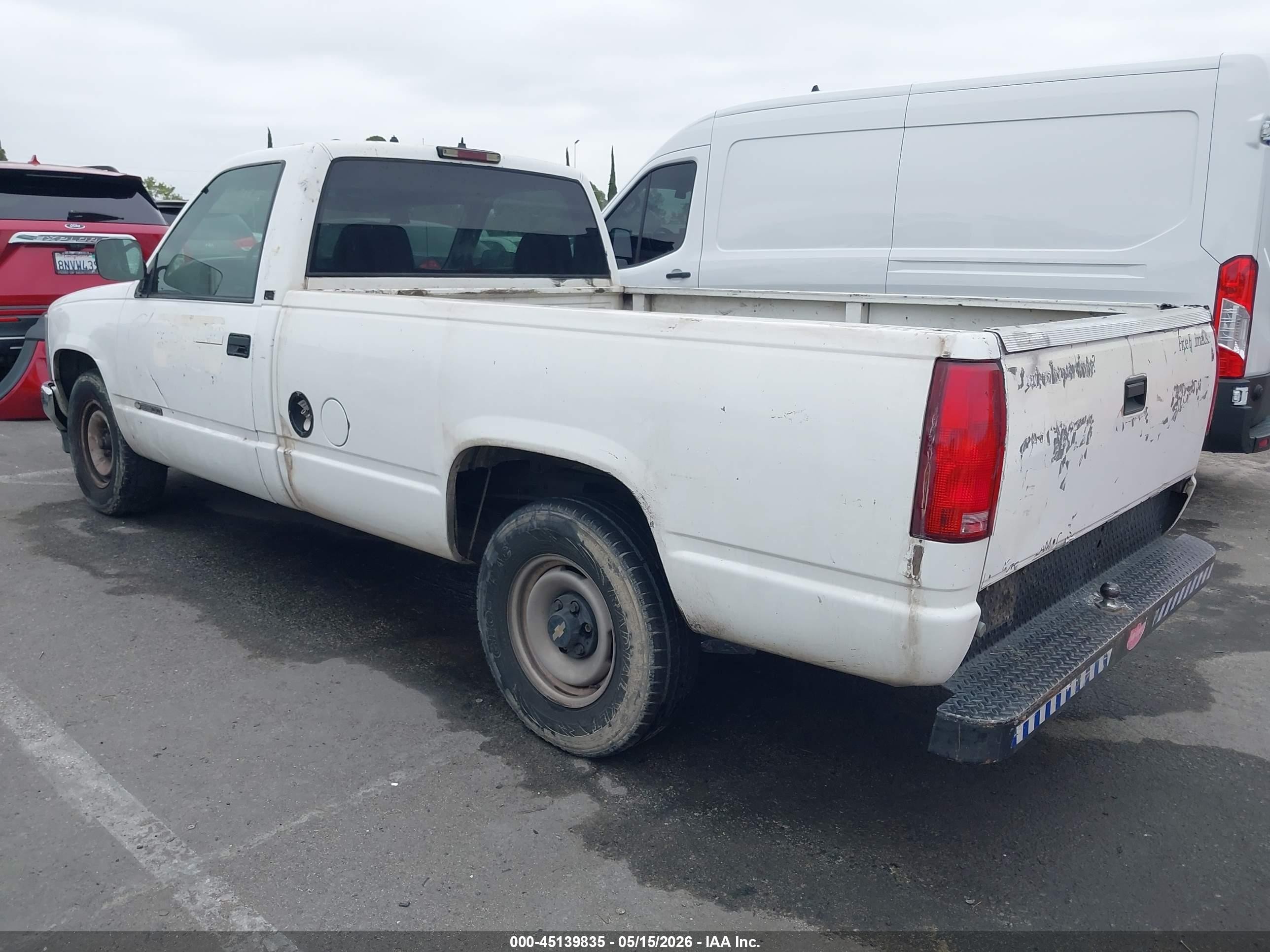 1995 Chevrolet Gmt-400 C2500 White vin: 1GCFC24K6SZ268302