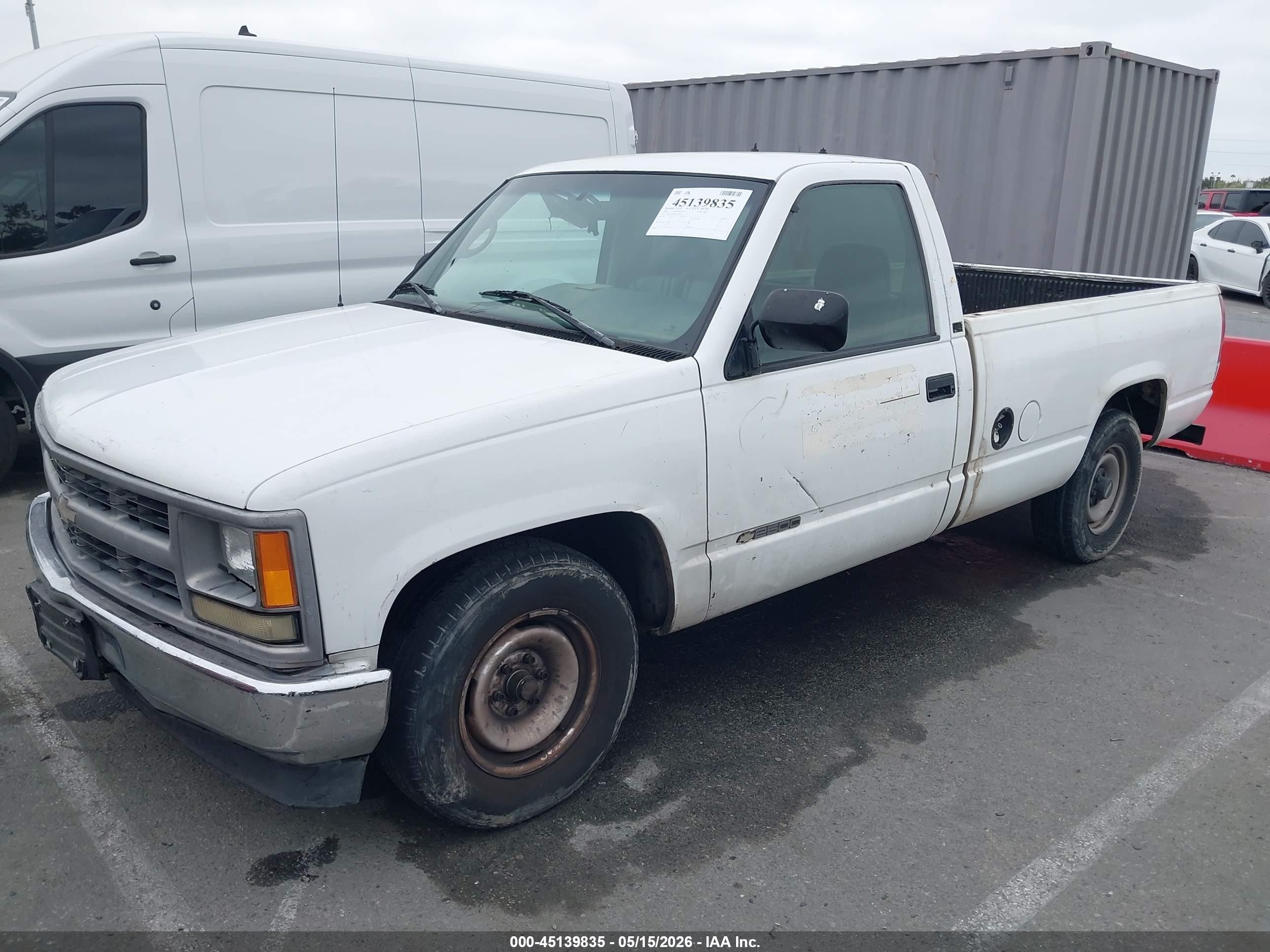 1995 Chevrolet Gmt-400 C2500 White vin: 1GCFC24K6SZ268302