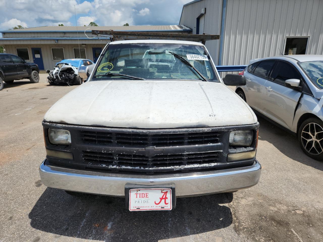 1998 Chevrolet Gmt-400 C2500 White vin: 1GCFC24M2WZ196442