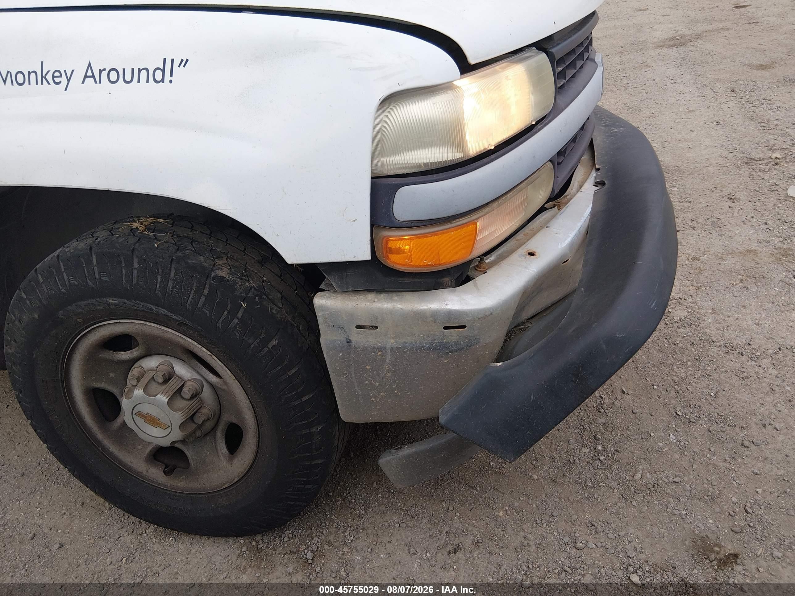 2000 Chevrolet Silverado 2500   Белый vin: 1GCFC24T7YZ263126