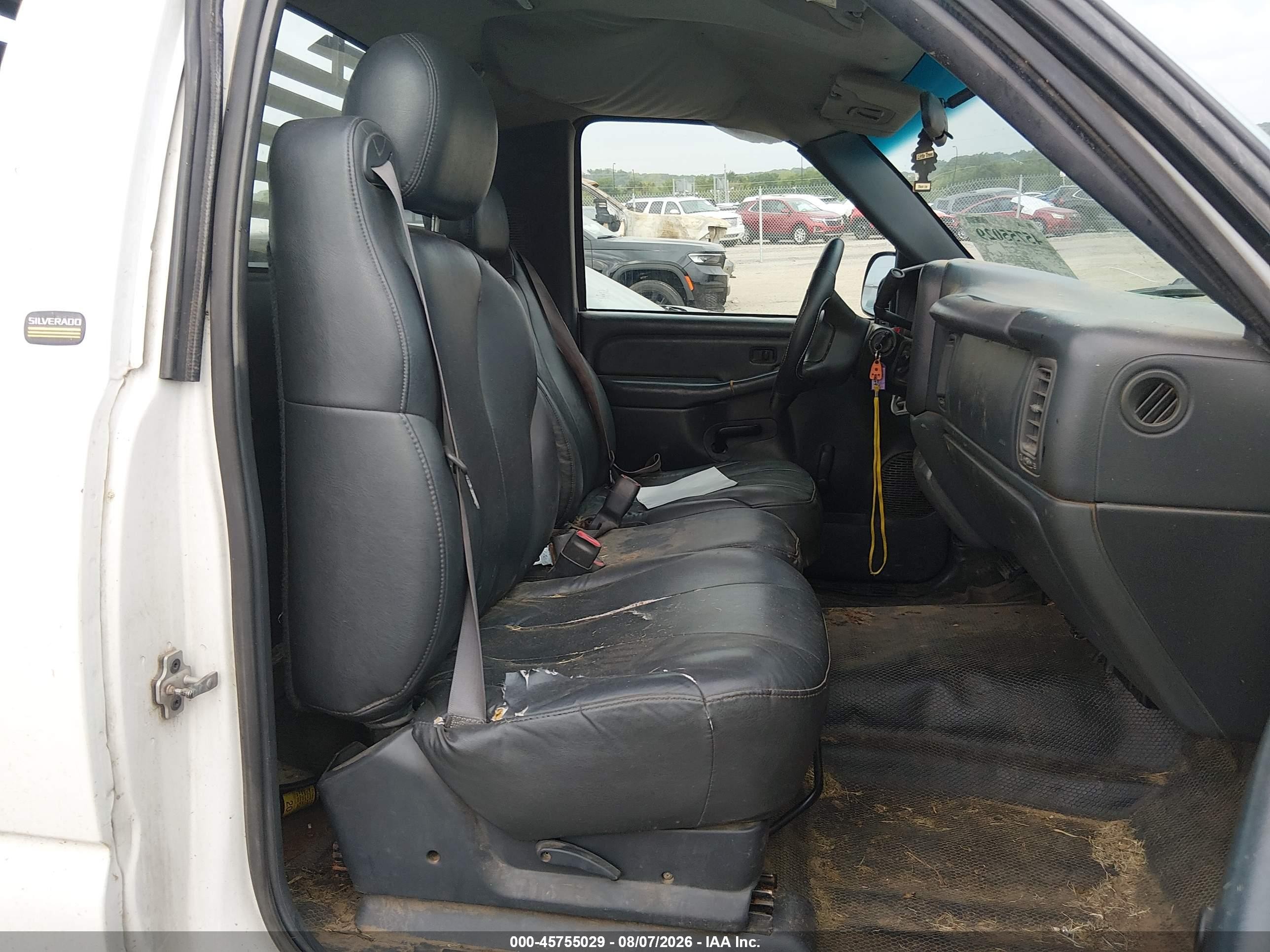 2000 Chevrolet Silverado 2500   Белый vin: 1GCFC24T7YZ263126