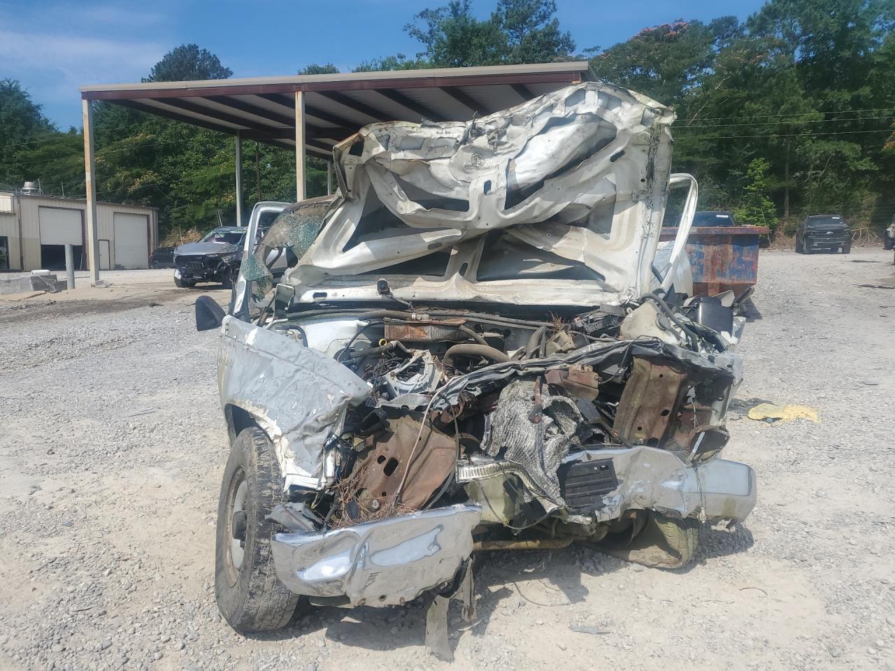 1995 Chevrolet Gmt-400 C2500 White vin: 1GCFC24Z8SZ112923 Damage: Hood, Severe Damage, Replacement Required