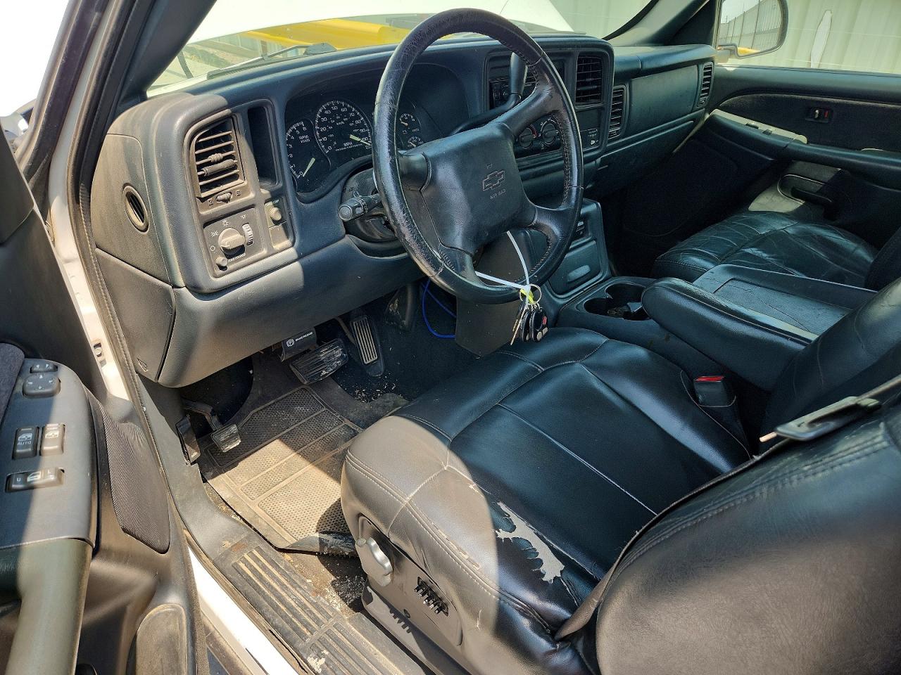 1999 Chevrolet Silverado C2500 White vin: 1GCFC29U5XZ179936