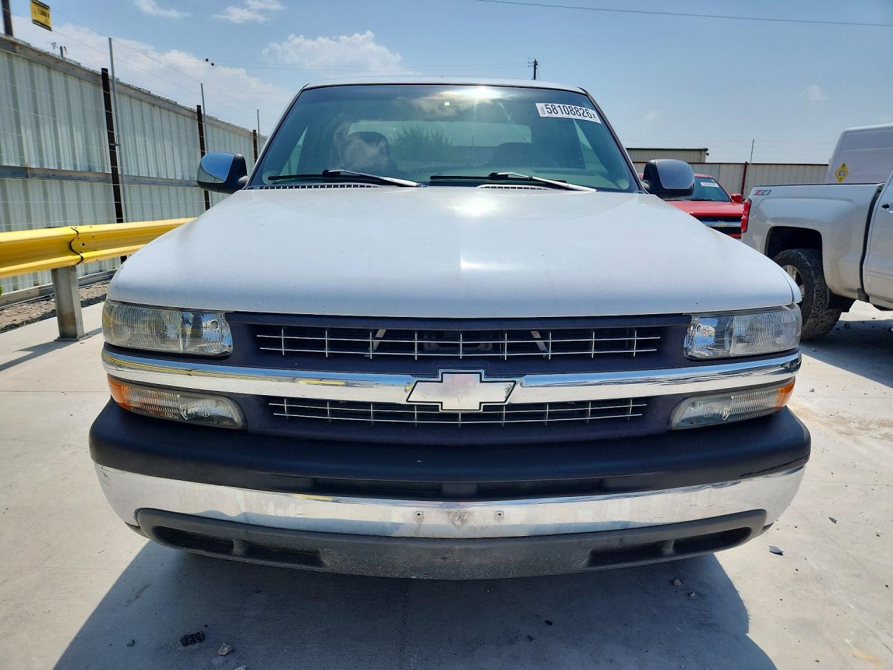 1999 Chevrolet Silverado C2500 White vin: 1GCFC29U5XZ179936