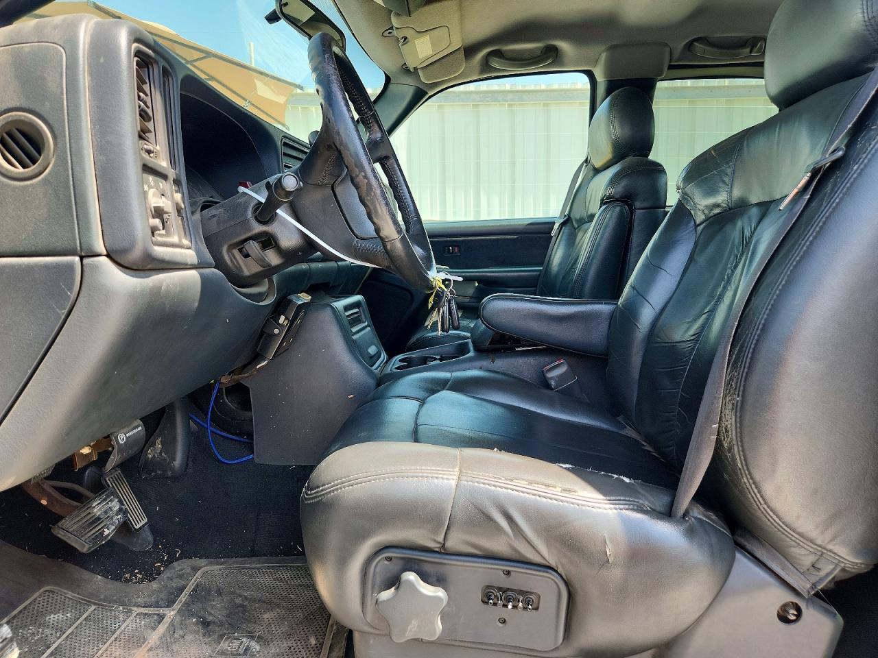 1999 Chevrolet Silverado C2500 White vin: 1GCFC29U5XZ179936