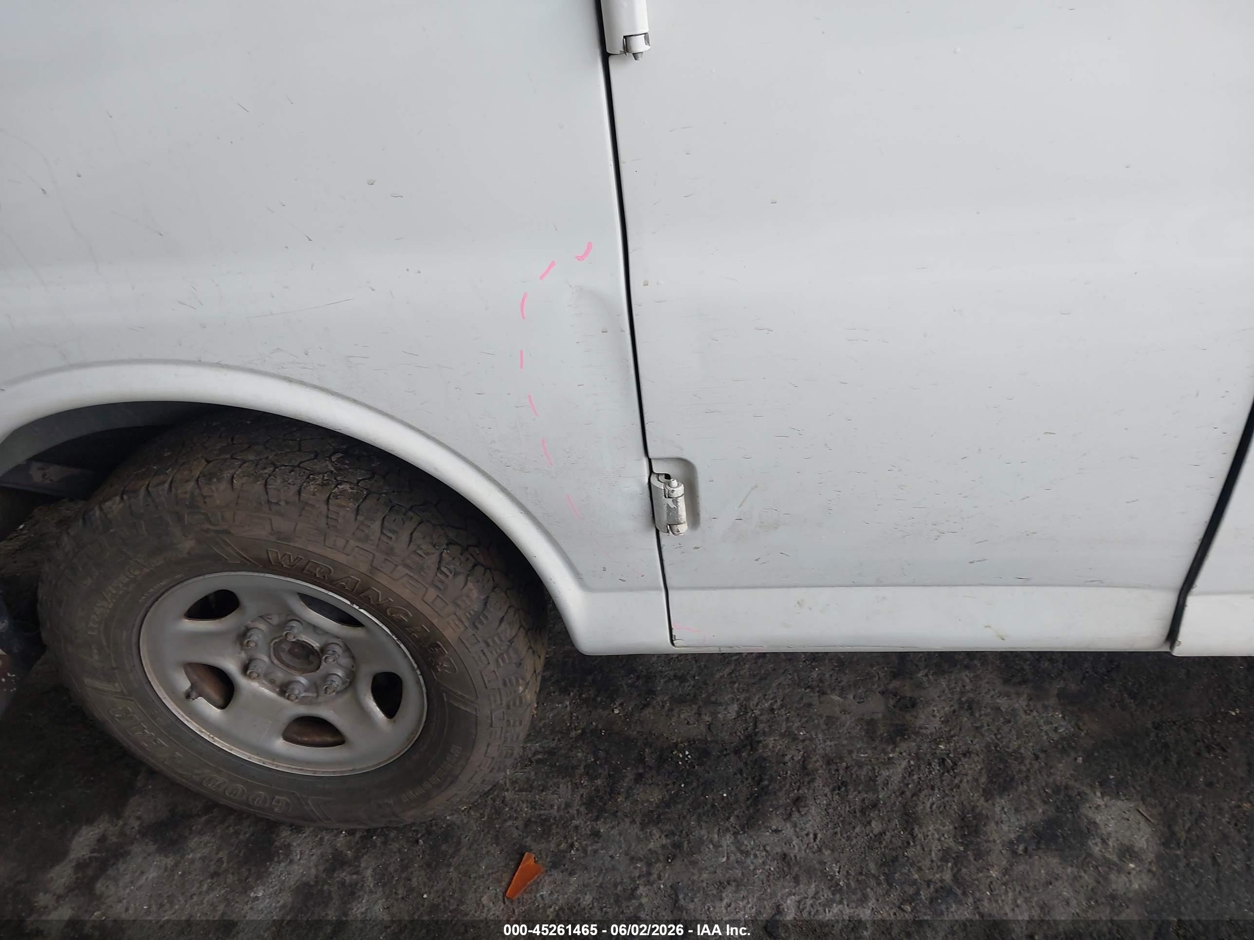2008 Chevrolet Express Work Van Белый vin: 1GCFG154681204881