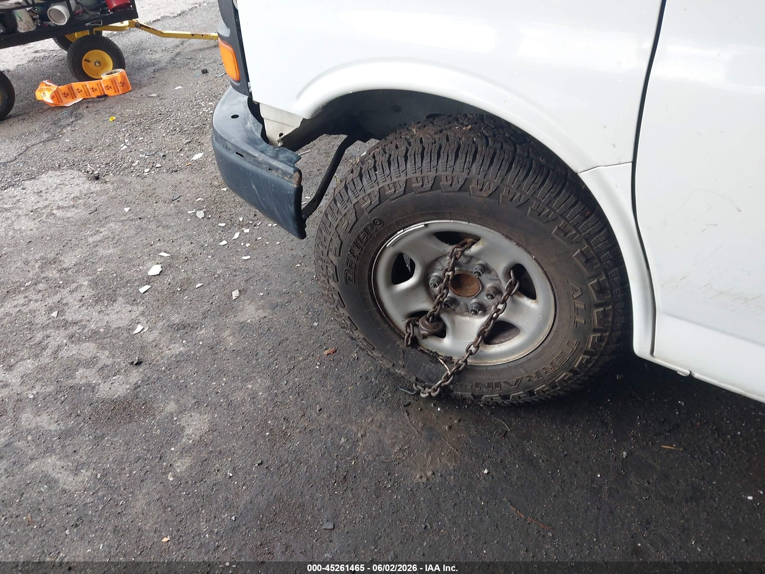 2008 Chevrolet Express Work Van Белый vin: 1GCFG154681204881