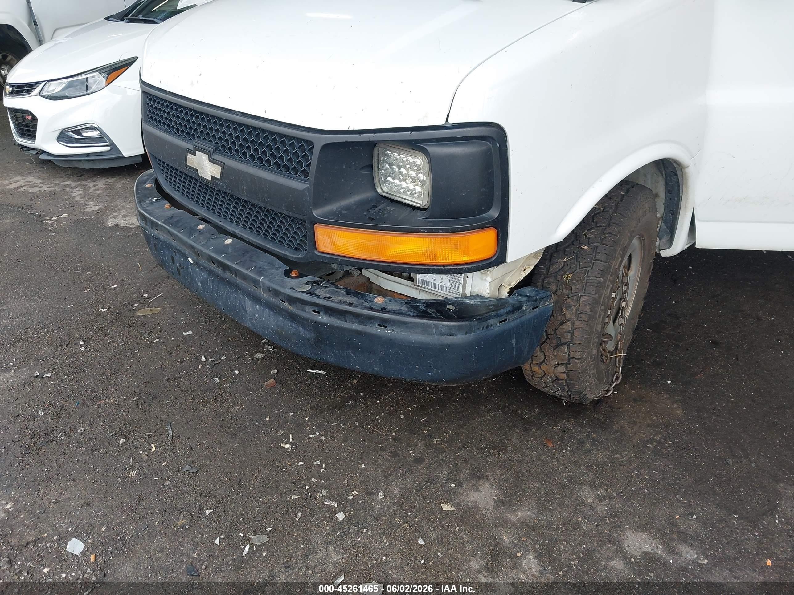 2008 Chevrolet Express Work Van Белый vin: 1GCFG154681204881