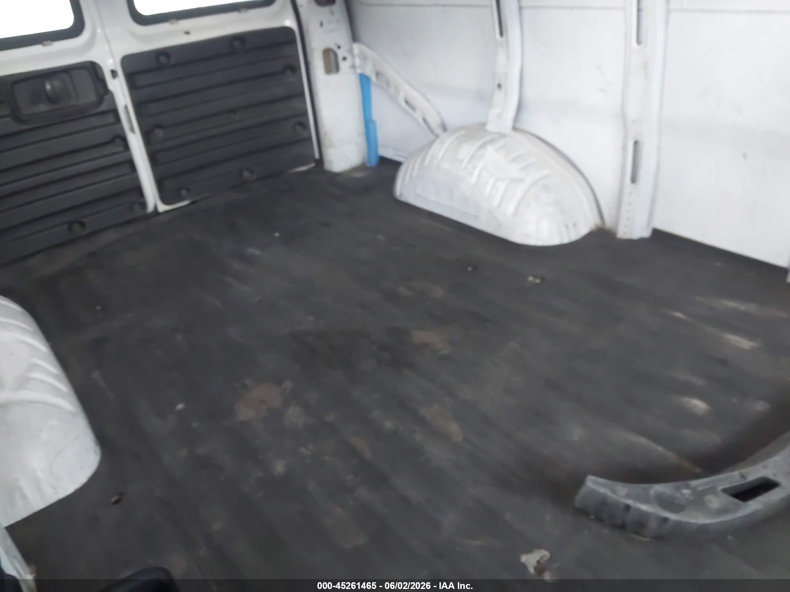 2008 Chevrolet Express Work Van Белый vin: 1GCFG154681204881