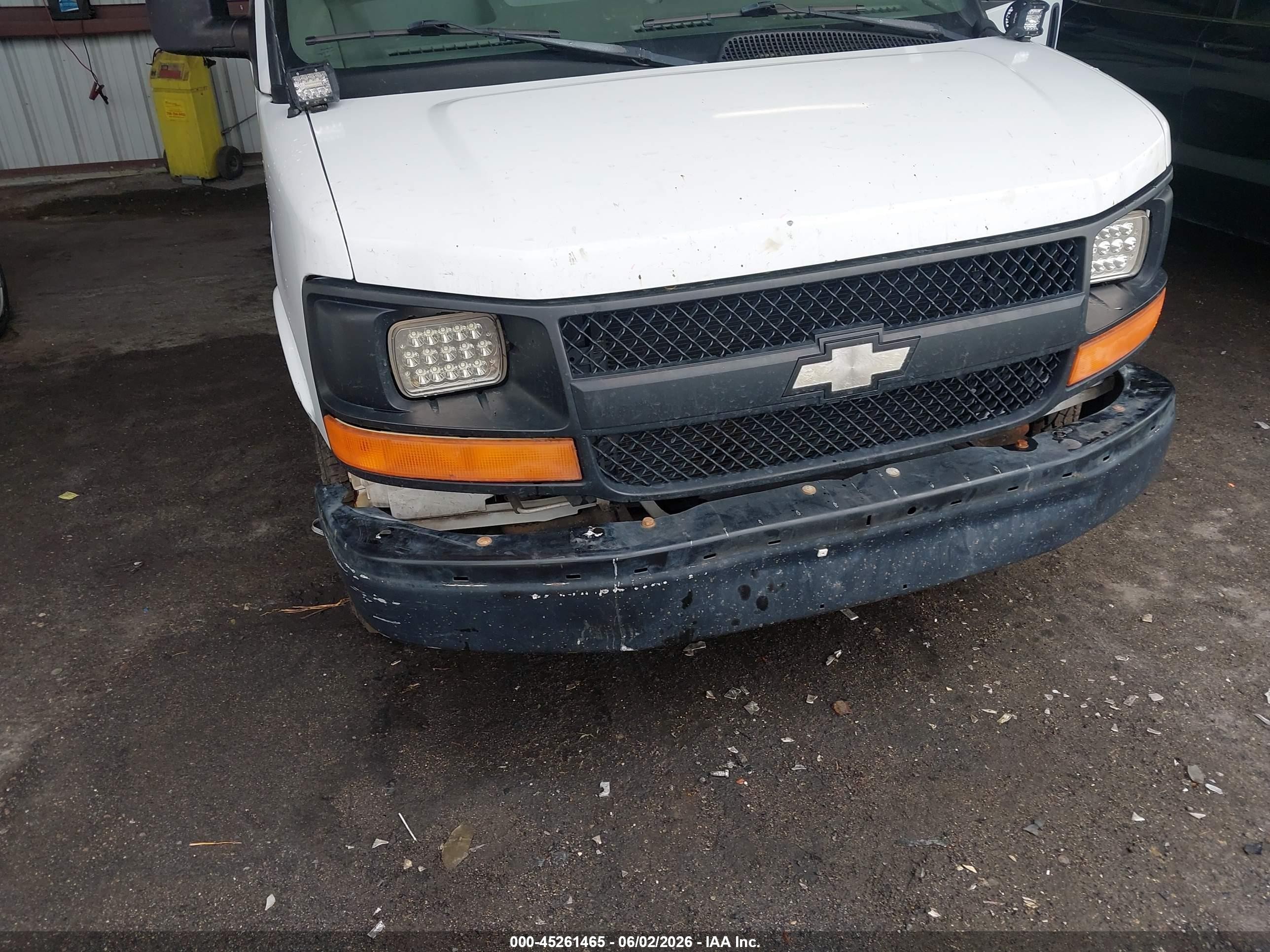 2008 Chevrolet Express Work Van Белый vin: 1GCFG154681204881