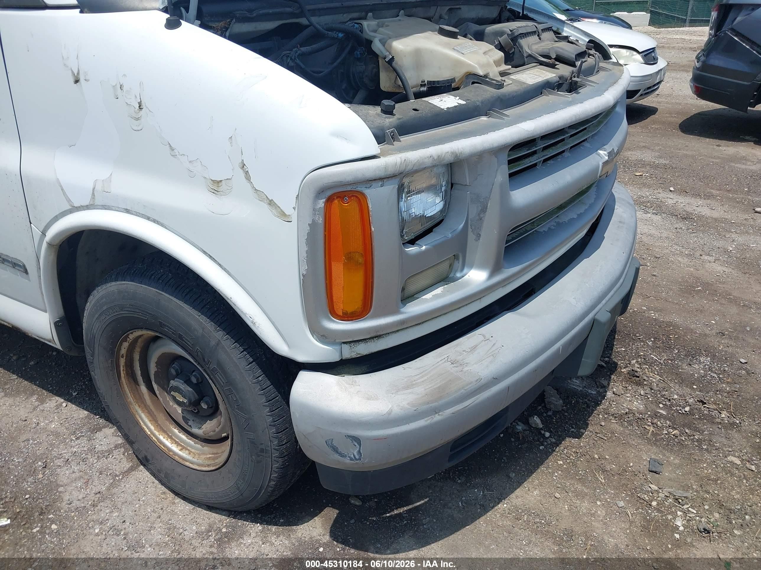 1996 Chevrolet G10   Белый vin: 1GCFG15M0T1038270