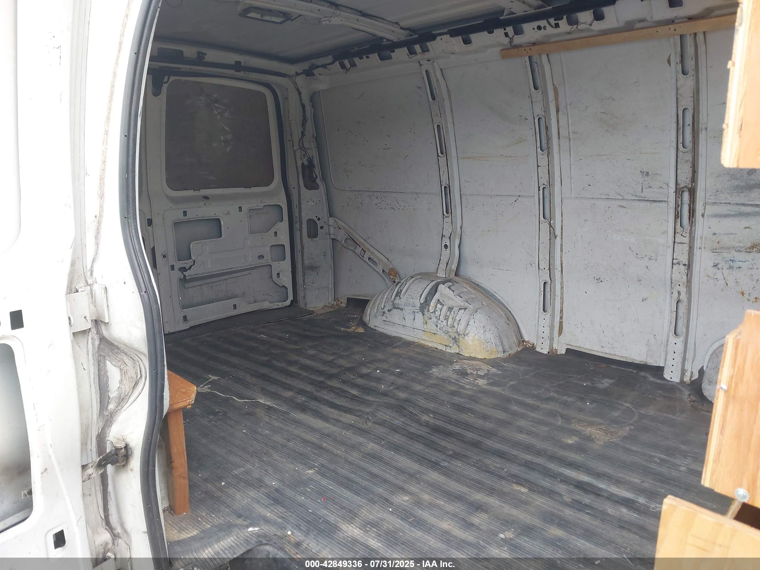 2000 Chevrolet Express   White vin: 1GCFG15M2Y1258520