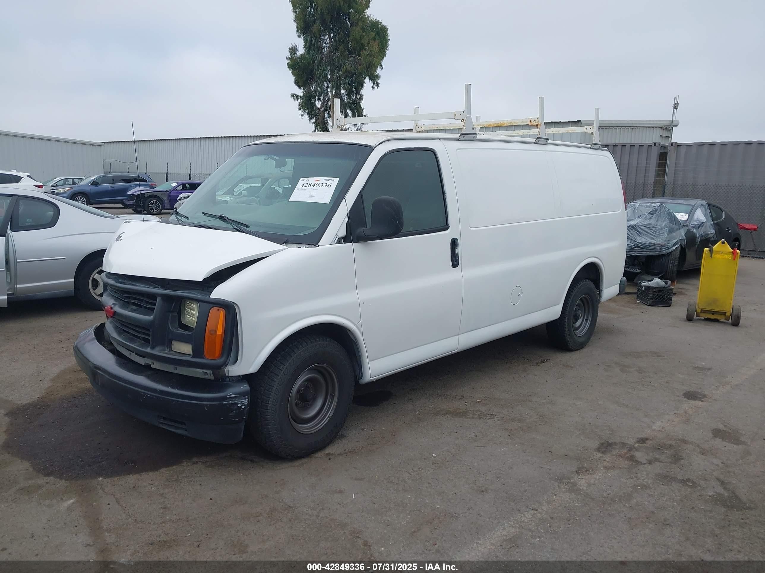 2000 Chevrolet Express   White vin: 1GCFG15M2Y1258520