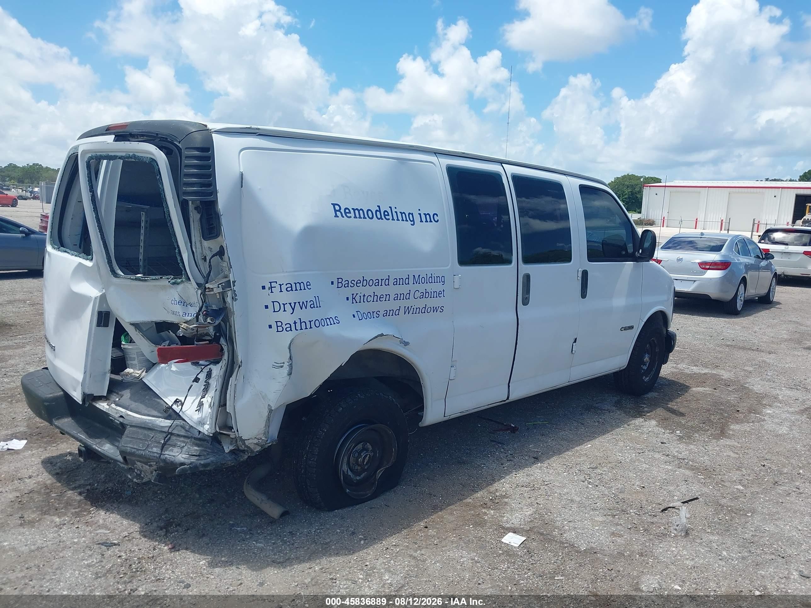 2000 Chevrolet Express   Белый vin: 1GCFG15MXY1124936