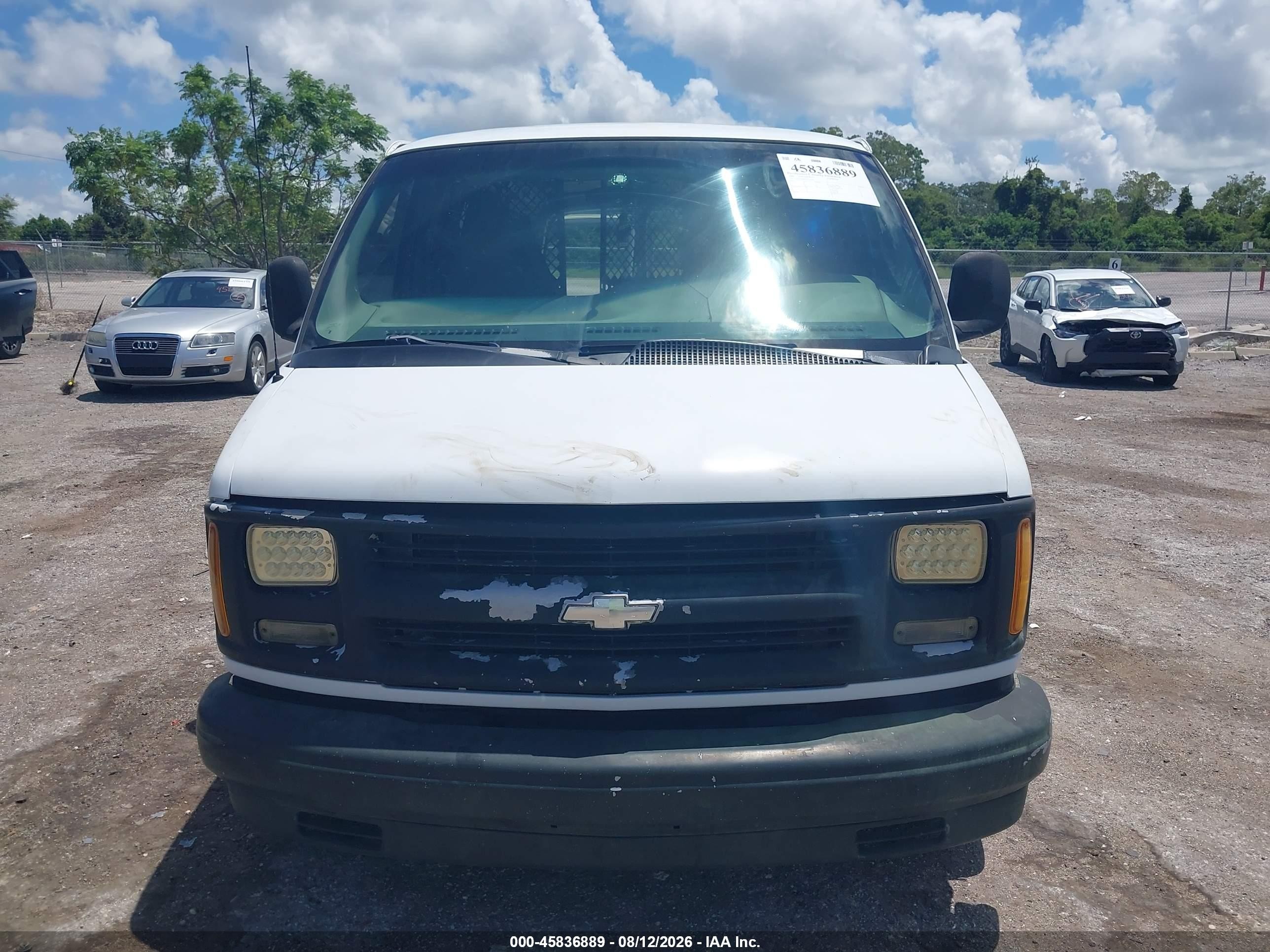 2000 Chevrolet Express   Белый vin: 1GCFG15MXY1124936