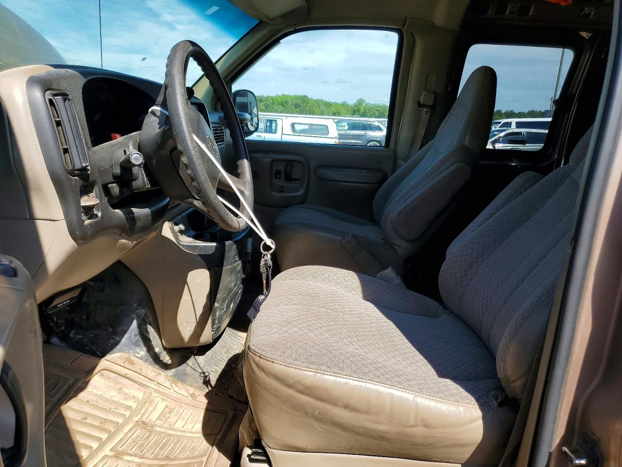 2002 Chevrolet Express G1500 Tan vin: 1GCFG15R021194402