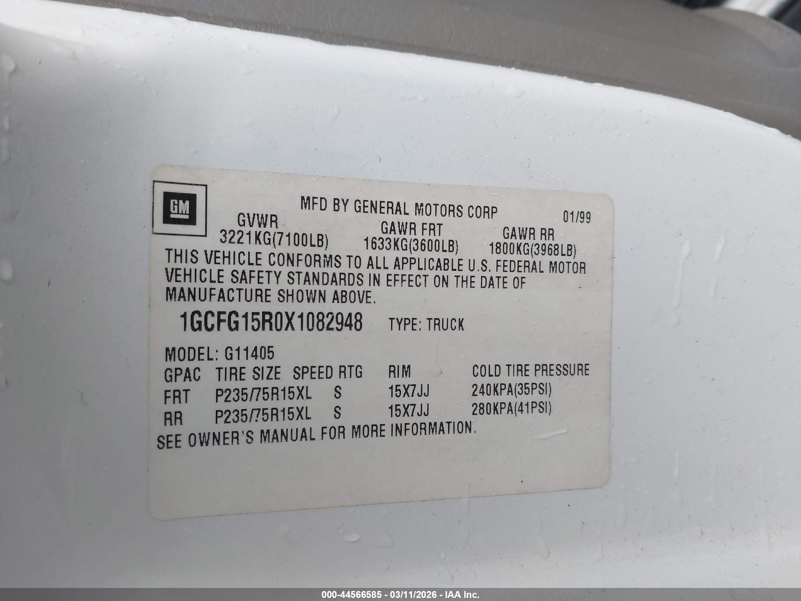 1999 Chevrolet Express   White vin: 1GCFG15R0X1082948