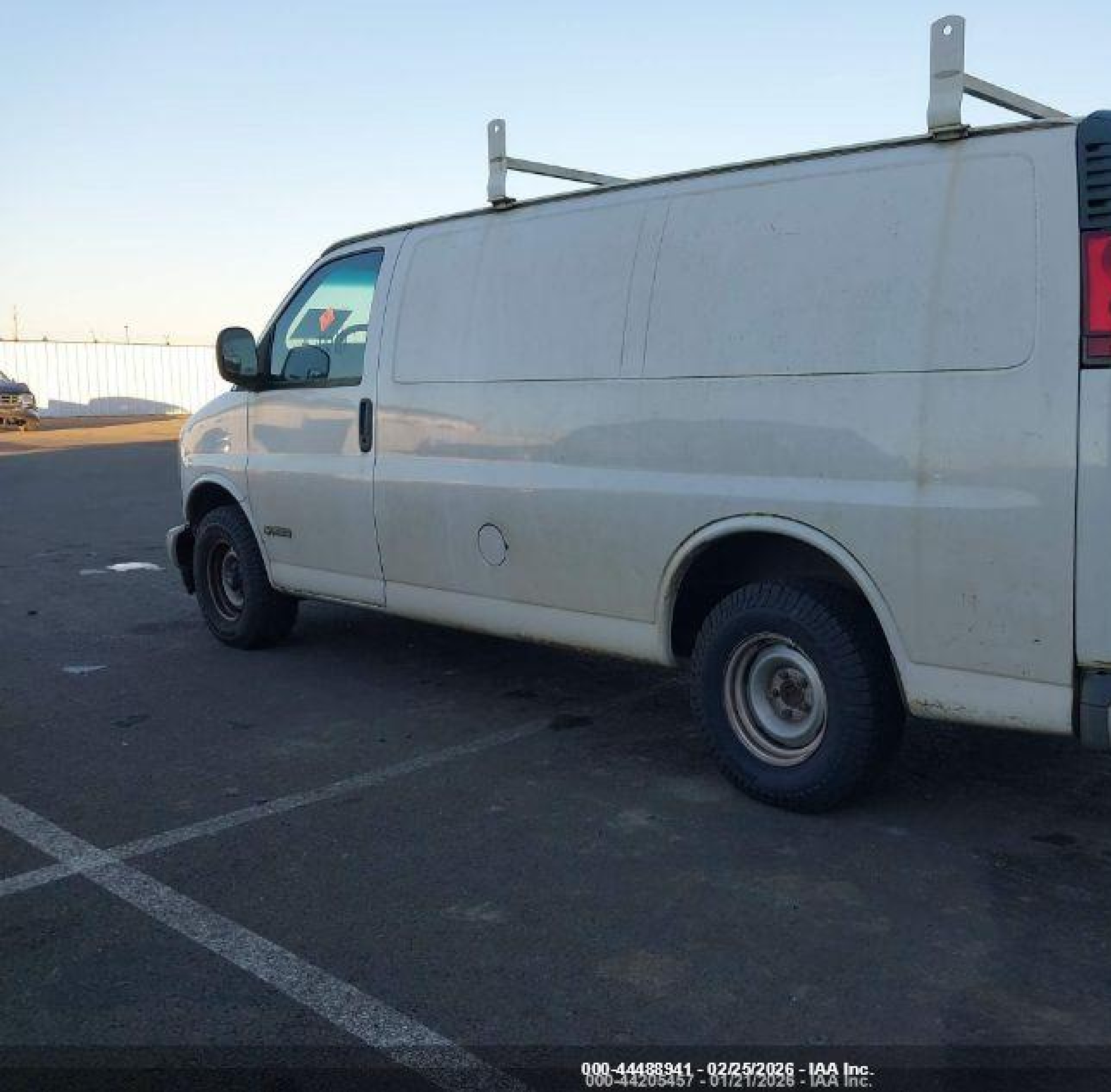 1999 Chevrolet Express   White vin: 1GCFG15R6X1082050