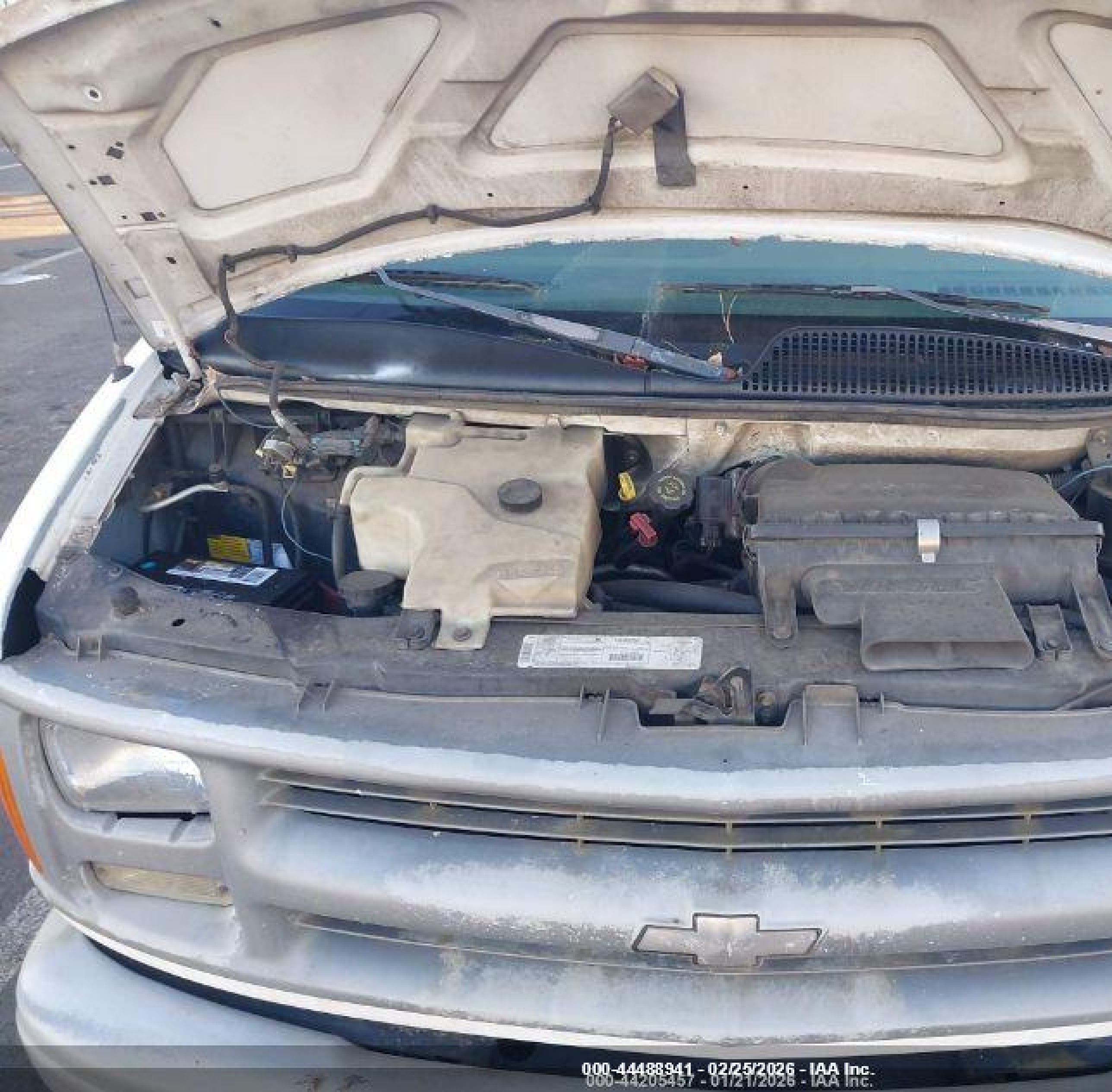 1999 Chevrolet Express   White vin: 1GCFG15R6X1082050