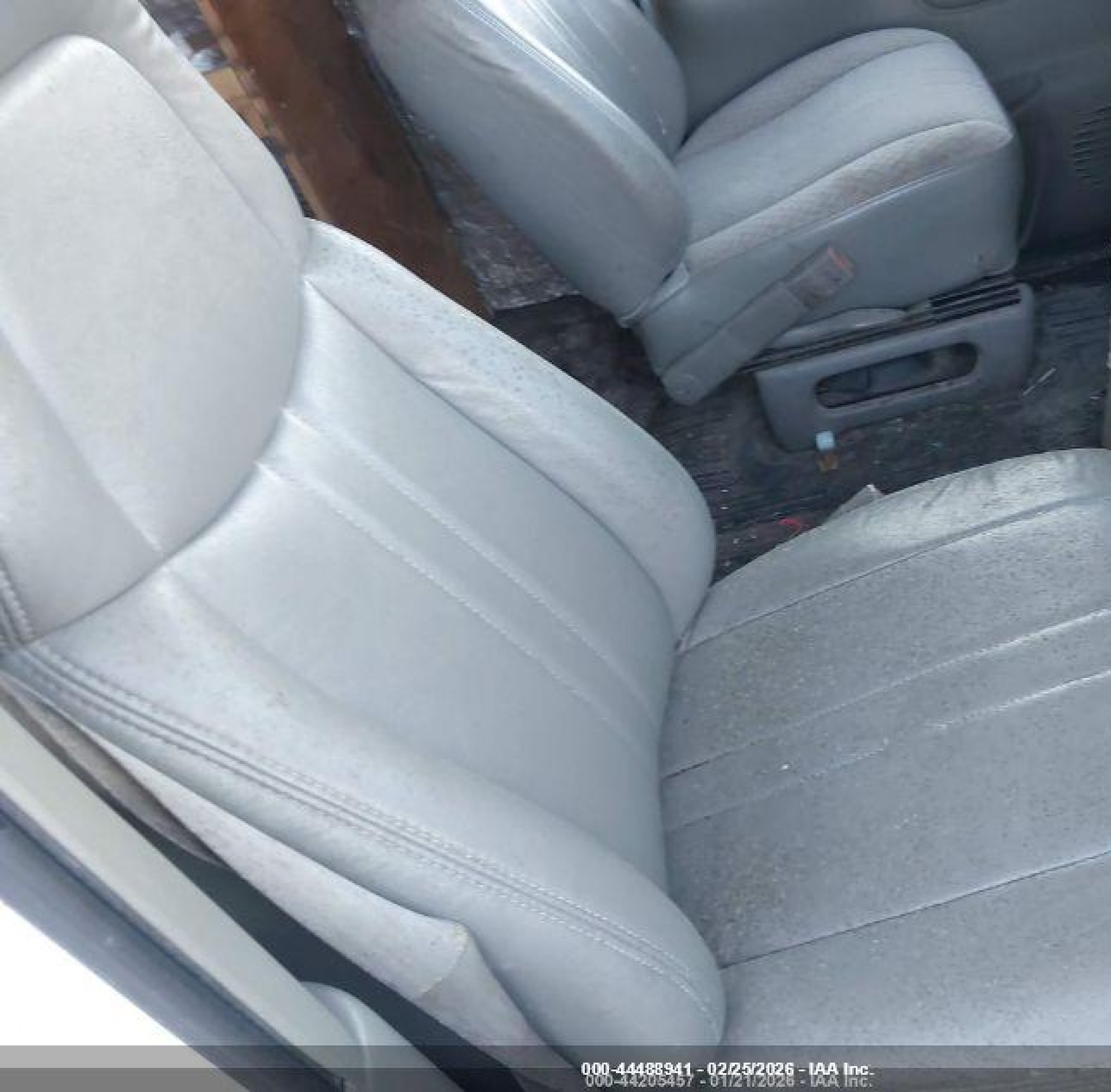 1999 Chevrolet Express   White vin: 1GCFG15R6X1082050