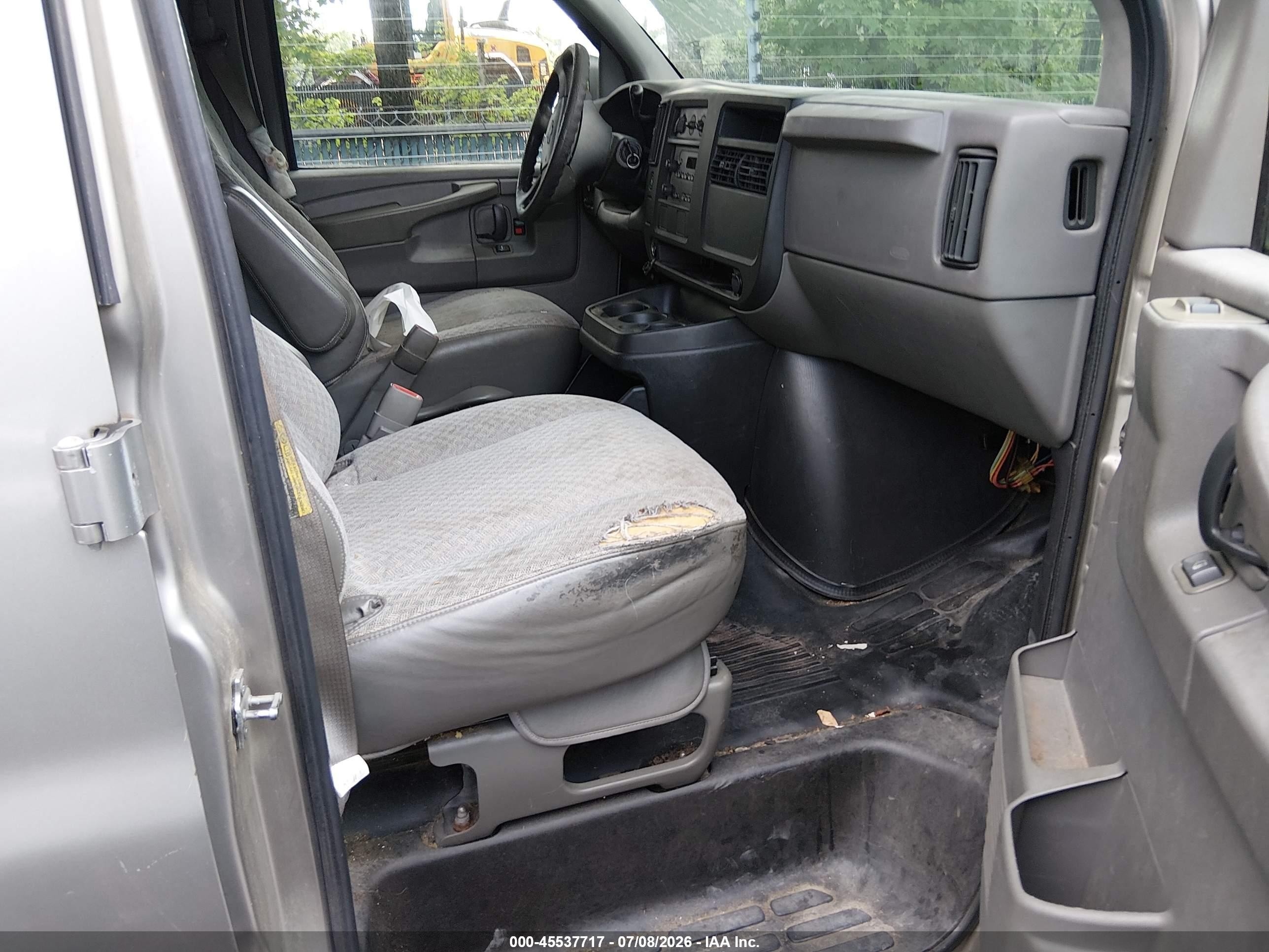 2004 Chevrolet Express   Tan vin: 1GCFG15T341212762