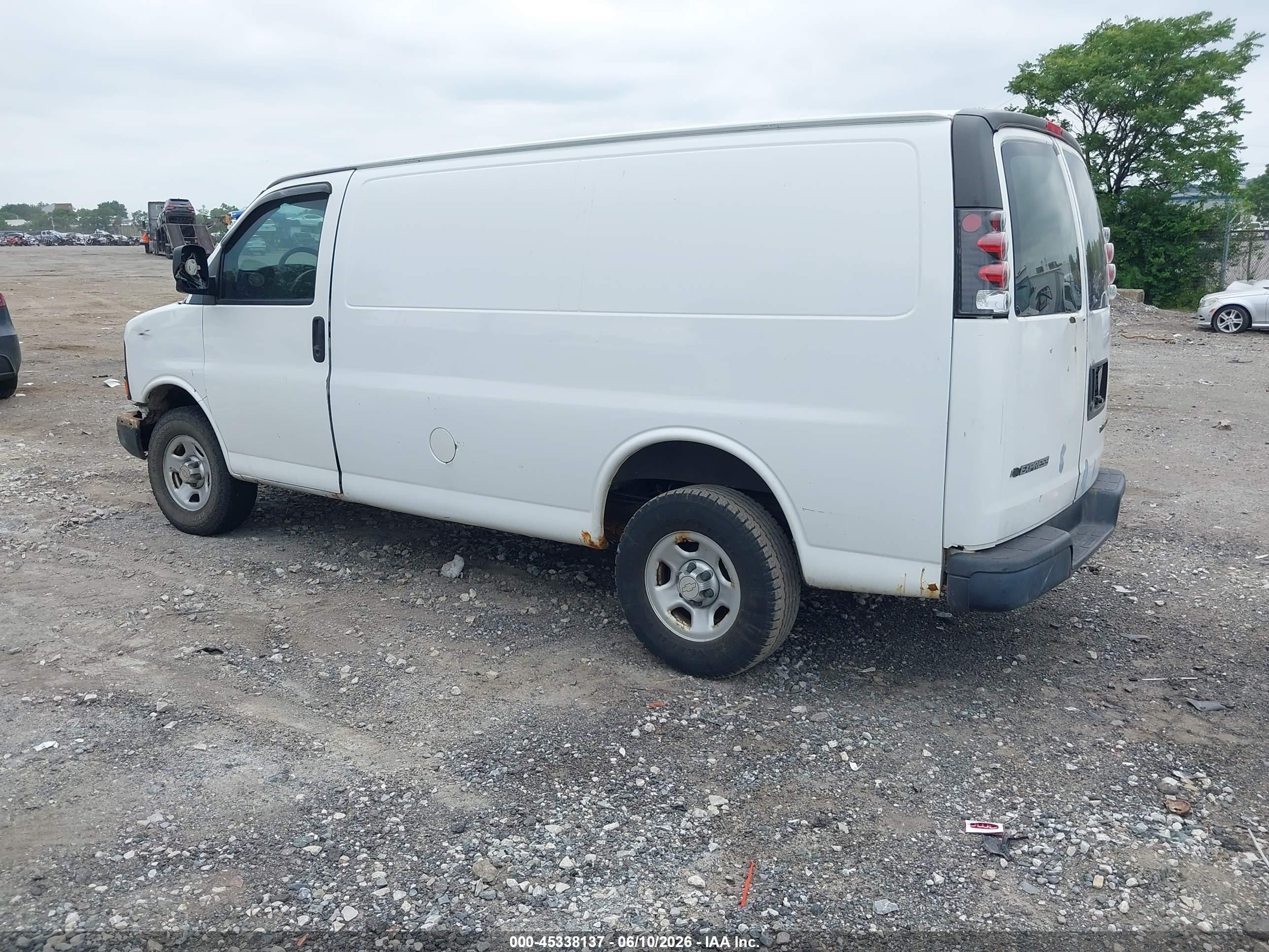 2006 Chevrolet Express Work Van Белый vin: 1GCFG15T461183078