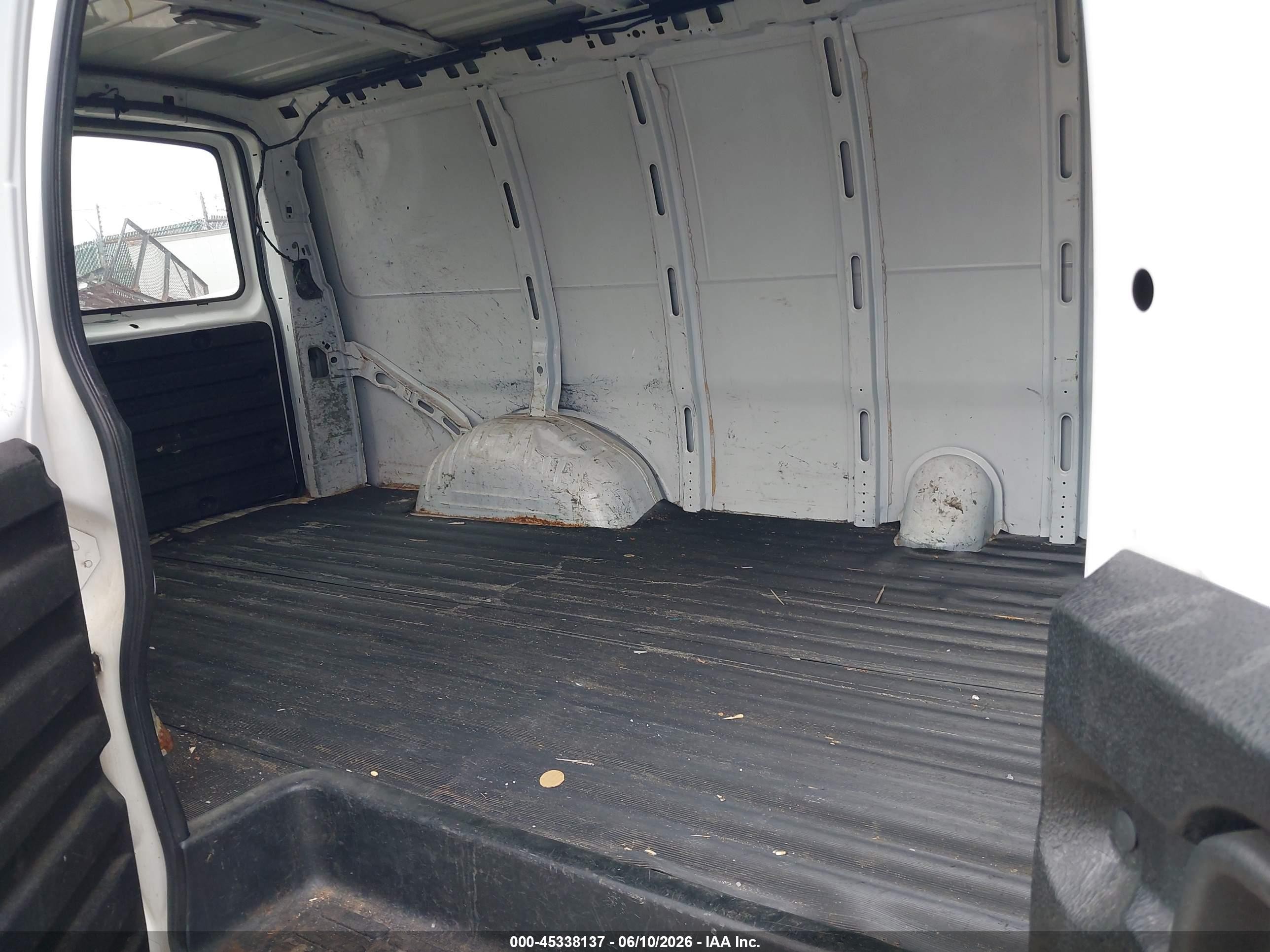 2006 Chevrolet Express Work Van Белый vin: 1GCFG15T461183078