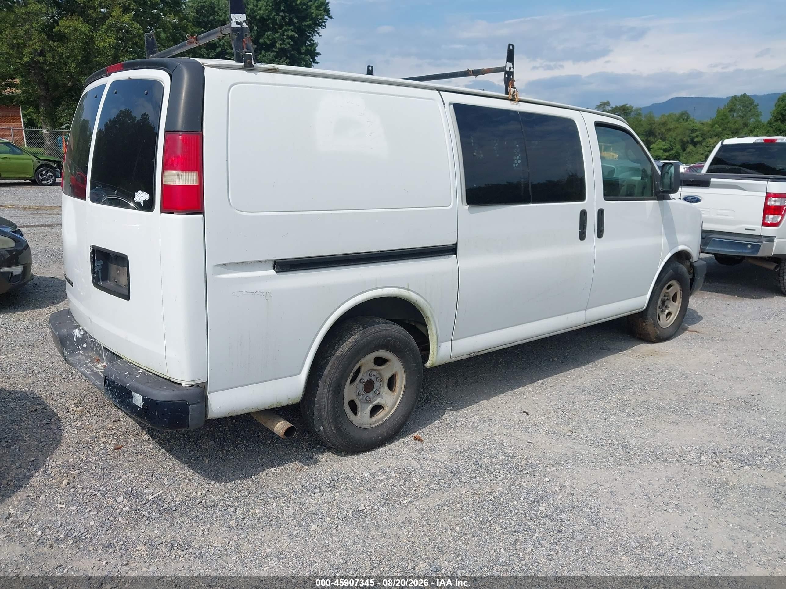 2007 Chevrolet Express Work Van Белый vin: 1GCFG15TX71239963