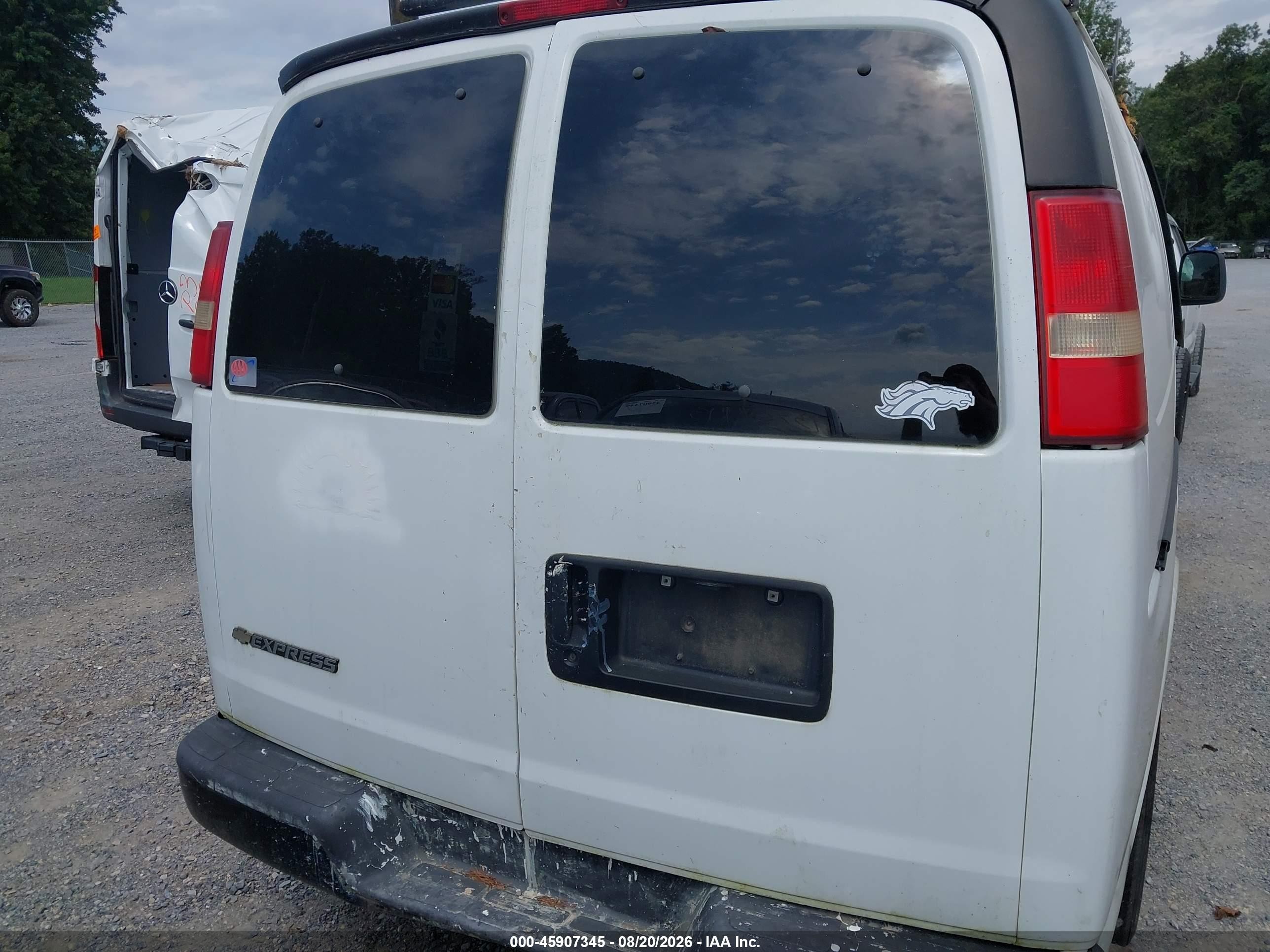 2007 Chevrolet Express Work Van Белый vin: 1GCFG15TX71239963