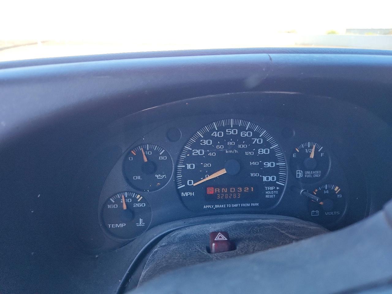 2002 Chevrolet Express G1500 White vin: 1GCFG15W021229221
