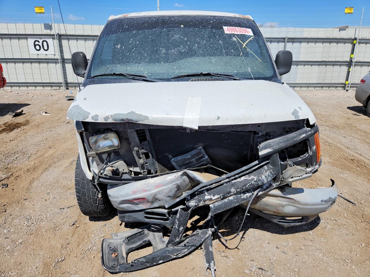 2002 Chevrolet Express G1500 White vin: 1GCFG15W021229221