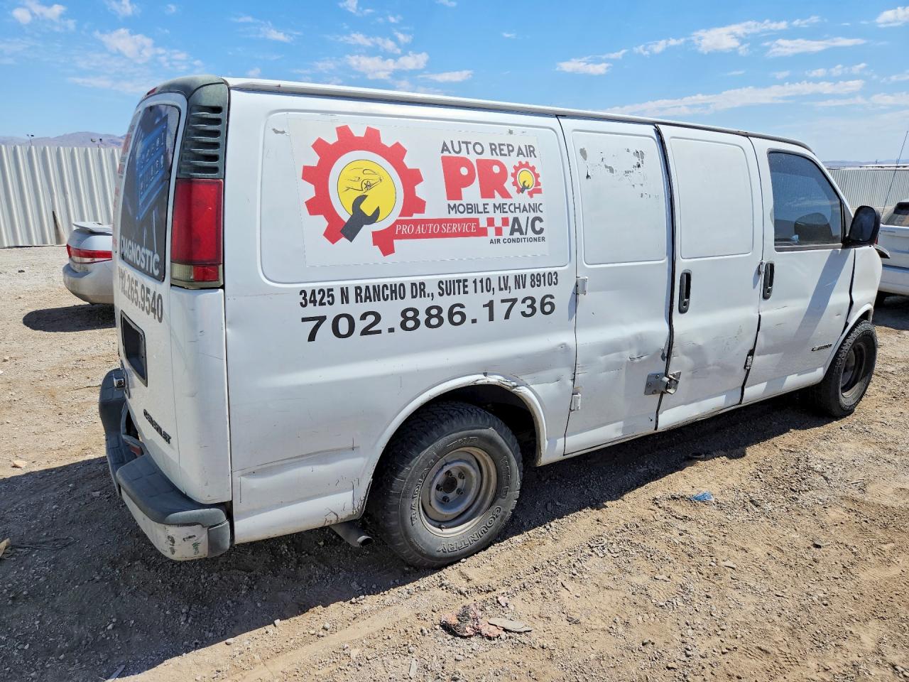 2002 Chevrolet Express G1500 White vin: 1GCFG15W021229221