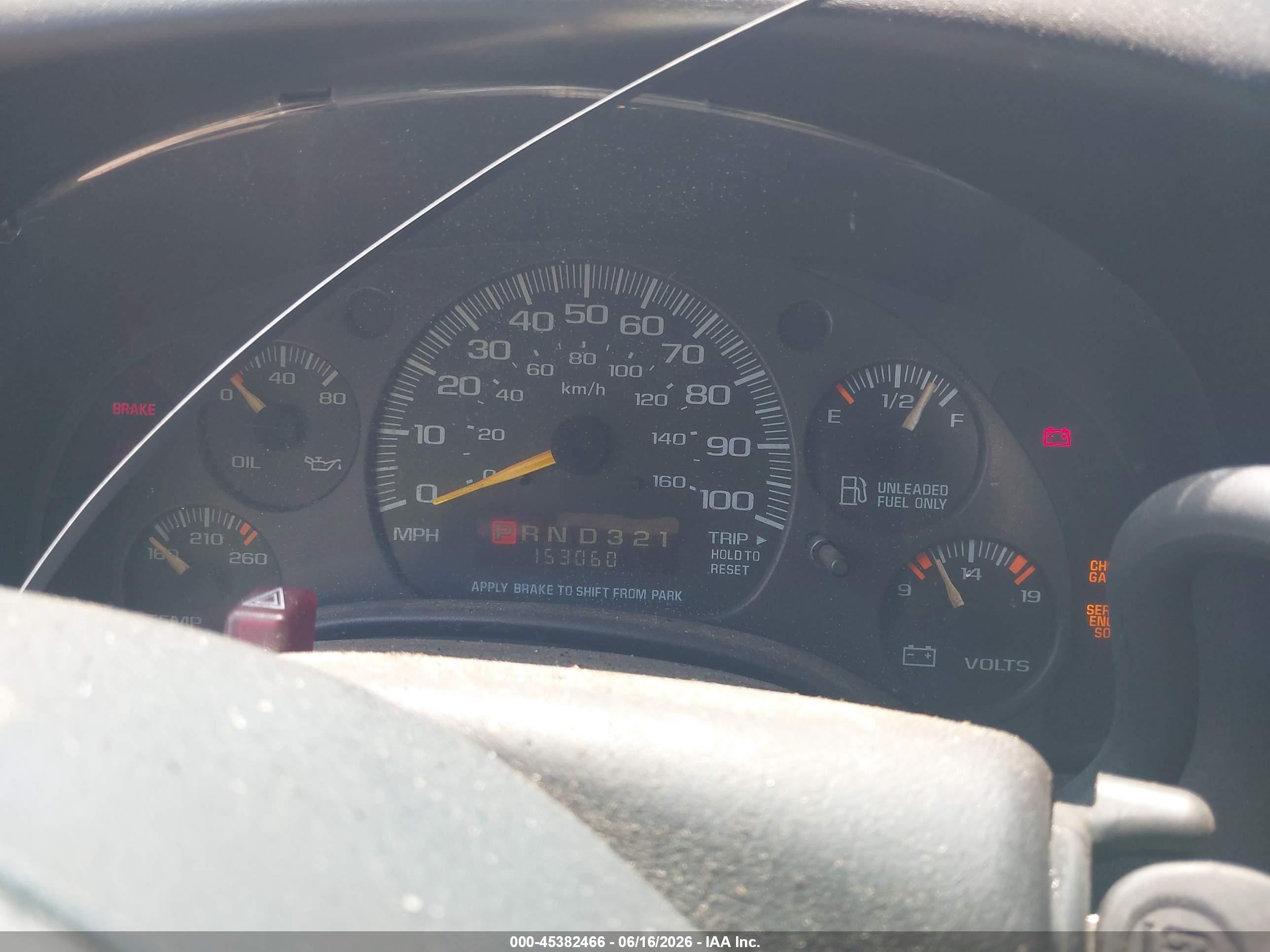 2001 Chevrolet Express   White vin: 1GCFG15W211122170