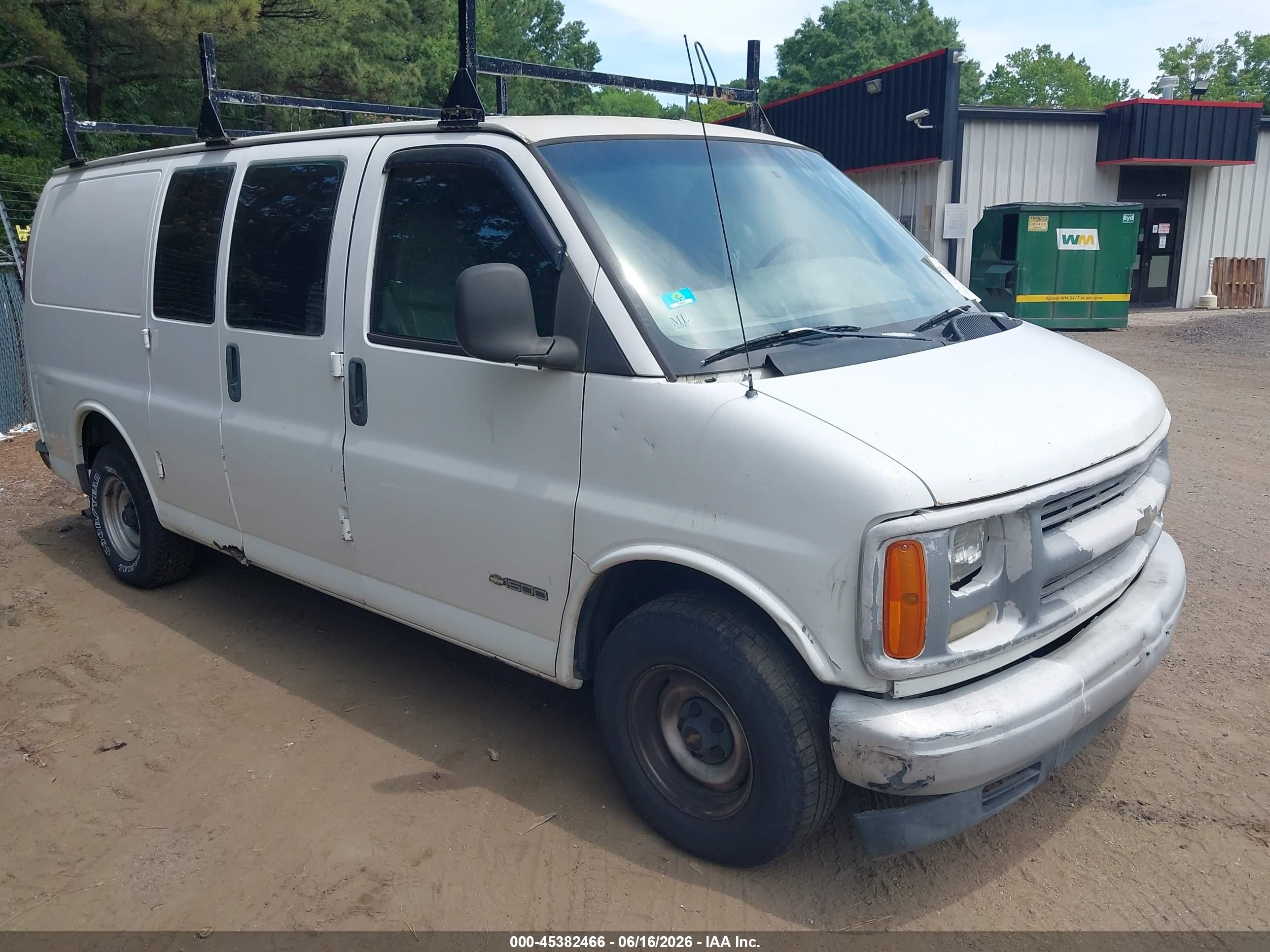 2001 Chevrolet Express   White vin: 1GCFG15W211122170