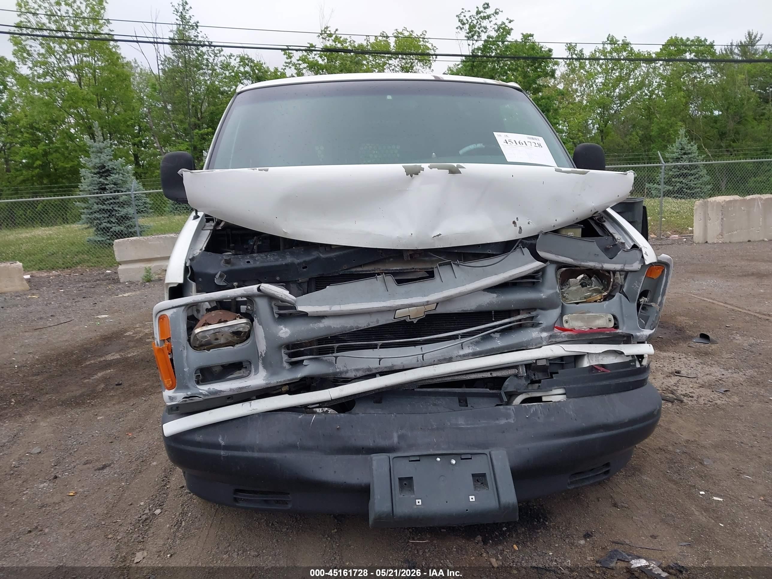 2002 Chevrolet Express   White vin: 1GCFG15W421245759